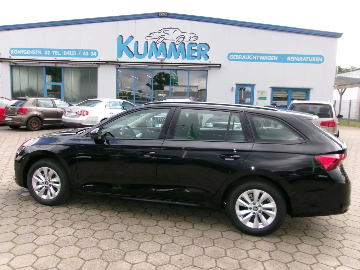 Skoda Octavia Combi 1.5 TSI mHEV 110 kW Selection AHK Zwart - 1