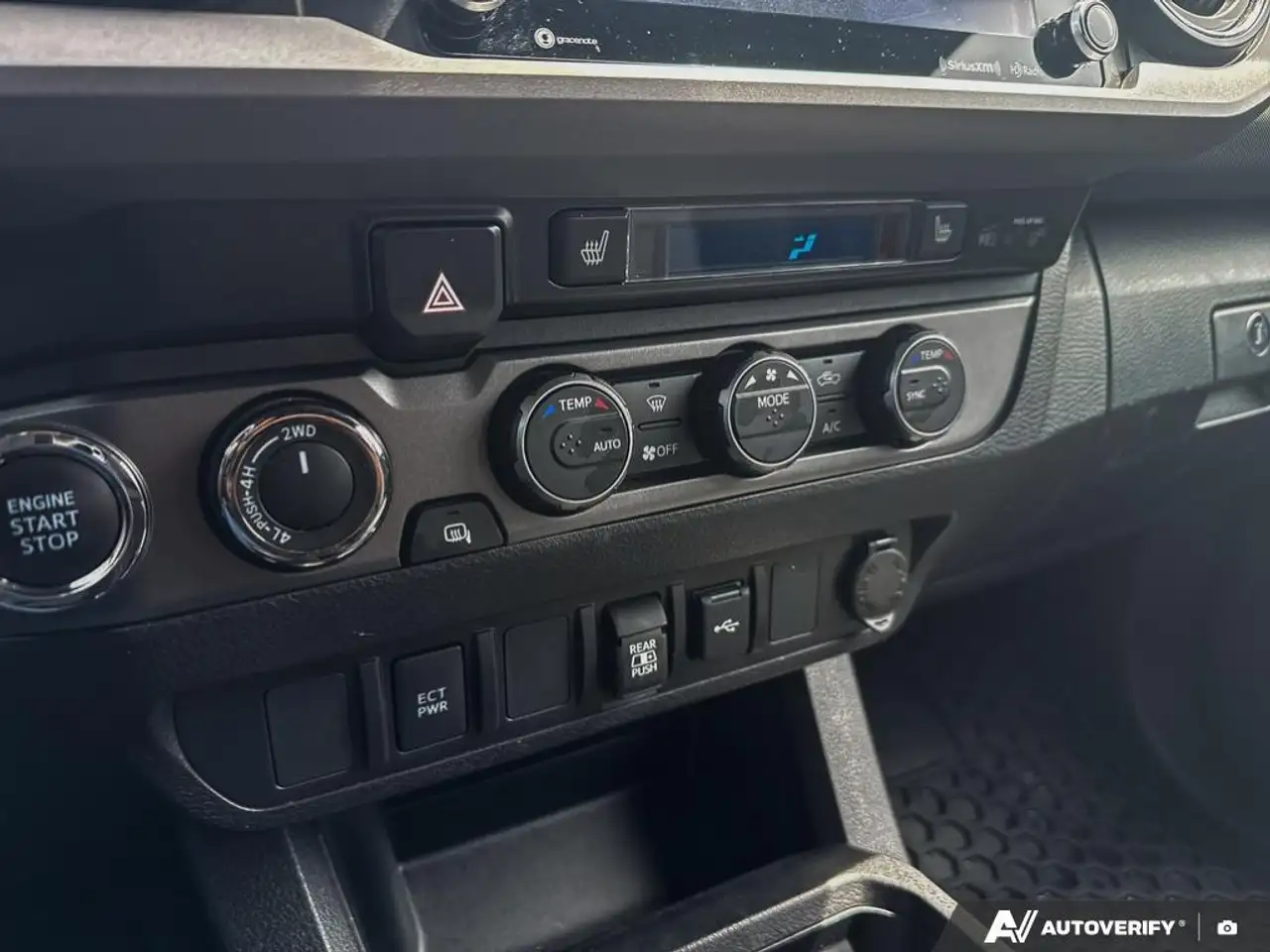 Toyota Tacoma снимка Toyota Tacoma