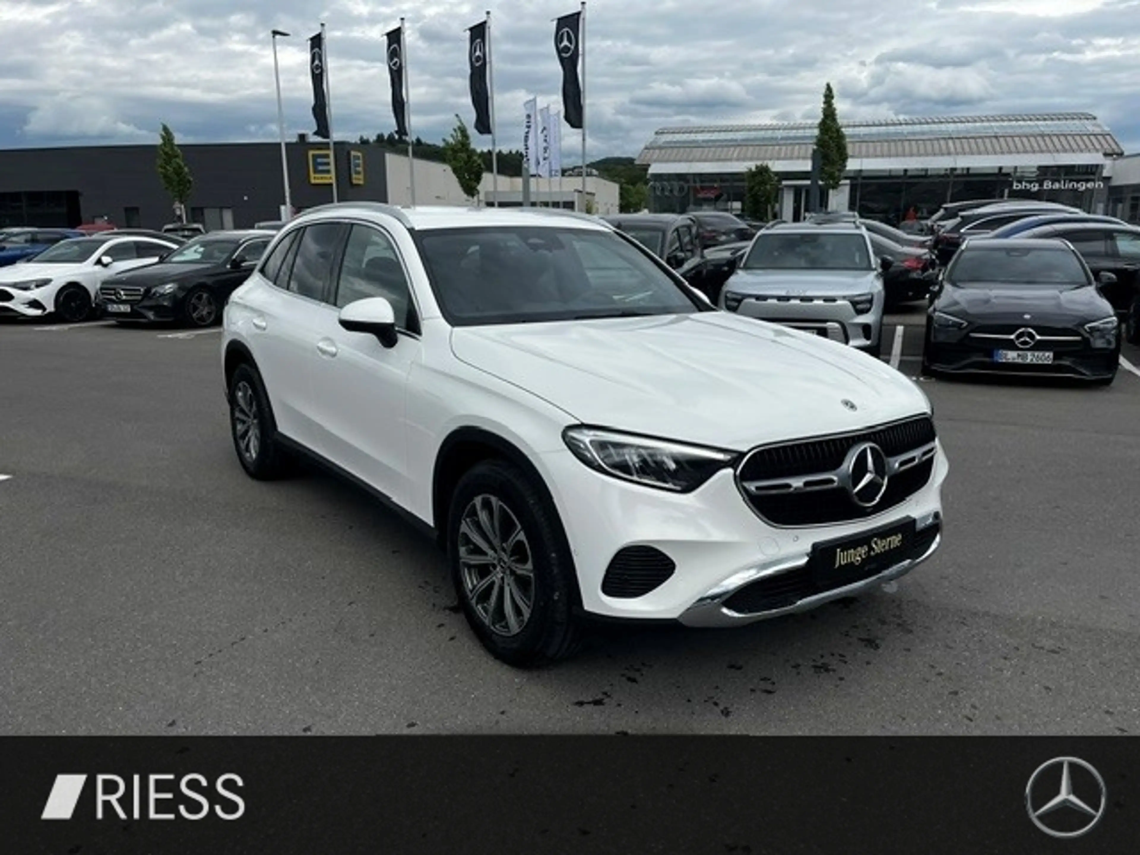 Mercedes-Benz GLC 200 4M Avantgarde Navi LED AHK Keyless 18" — photo 10