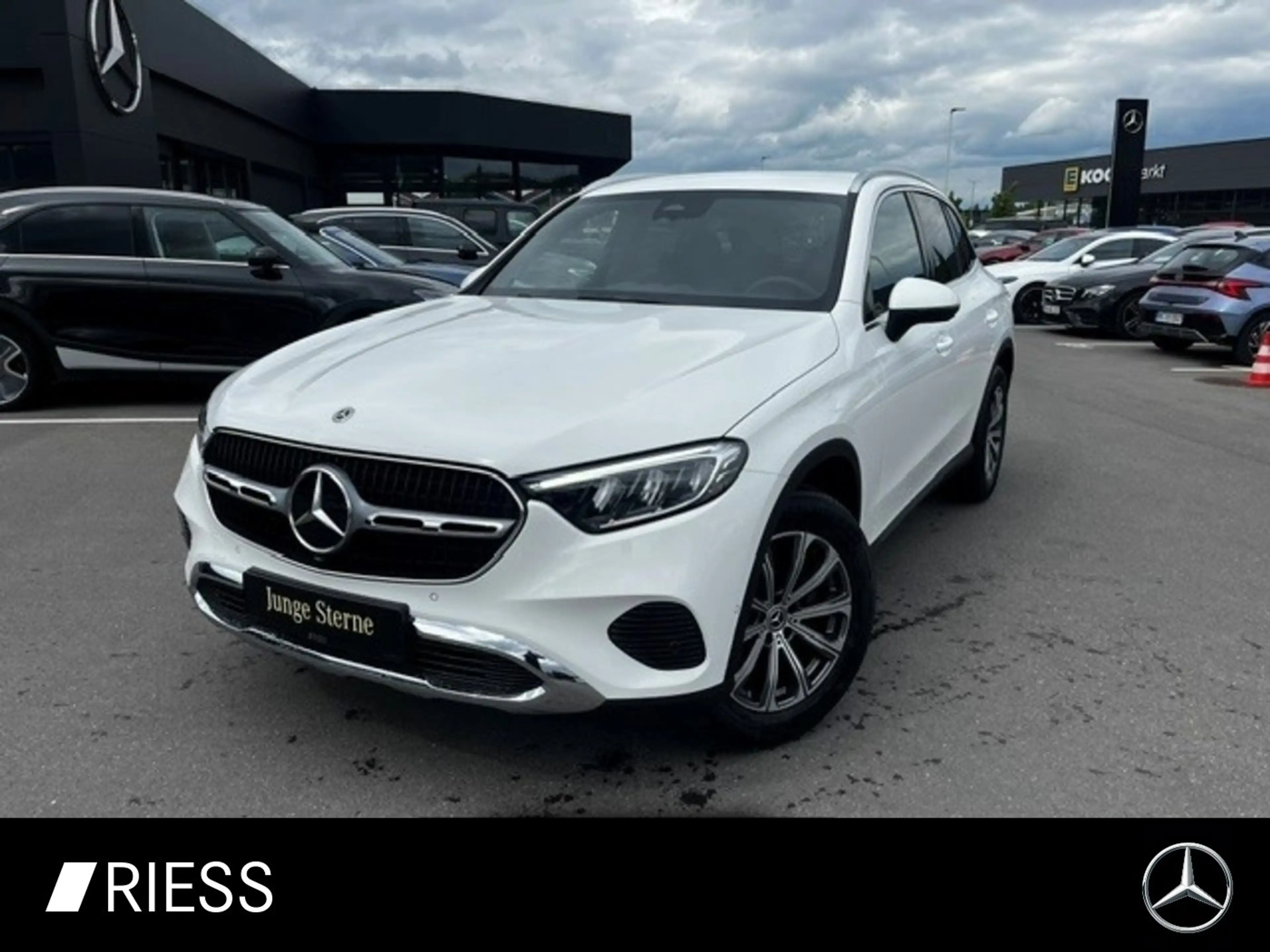 Mercedes-Benz GLC 200 4M Avantgarde Navi LED AHK Keyless 18"