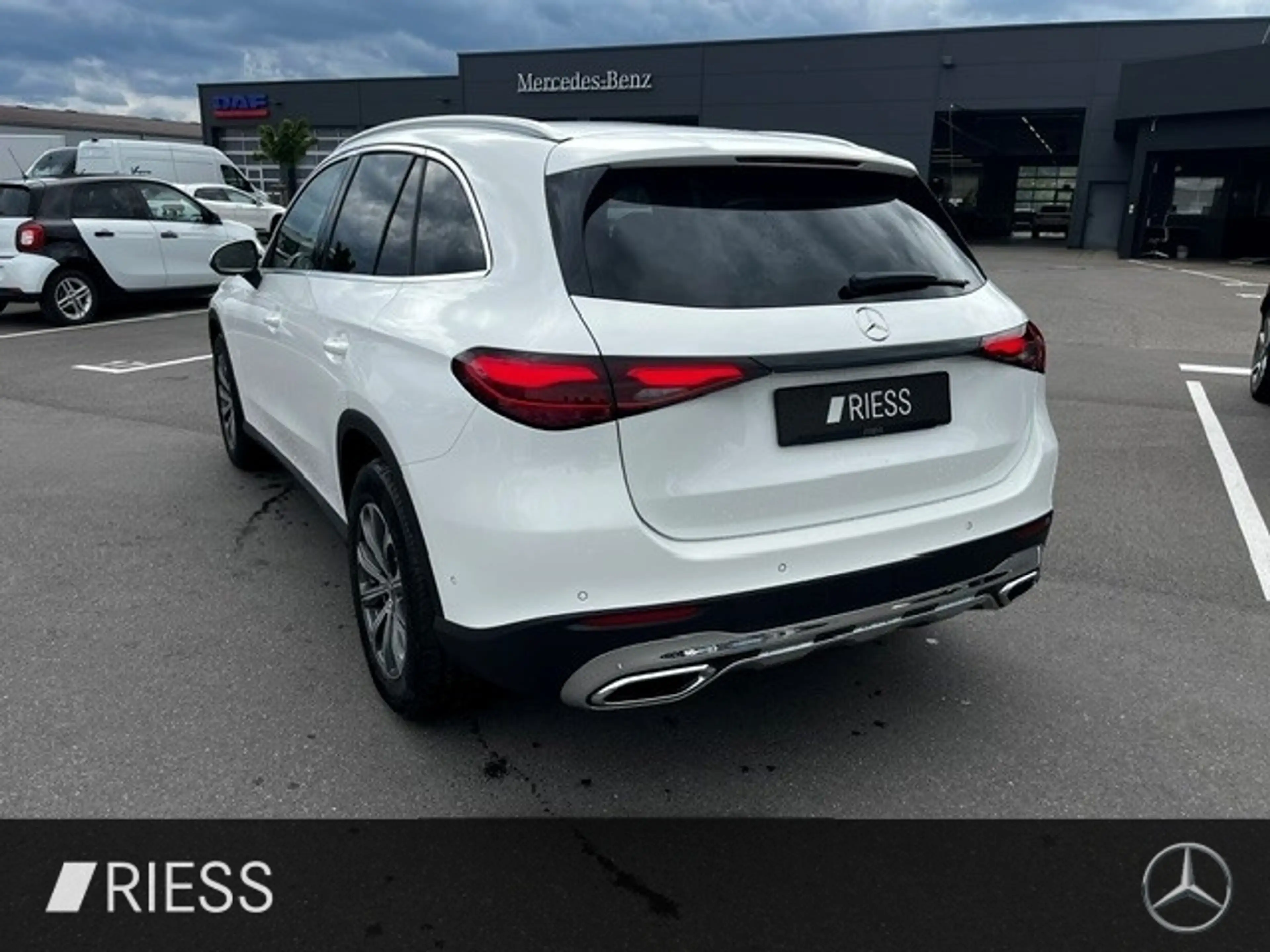 Mercedes-Benz GLC 200 4M Avantgarde Navi LED AHK Keyless 18" — photo 6