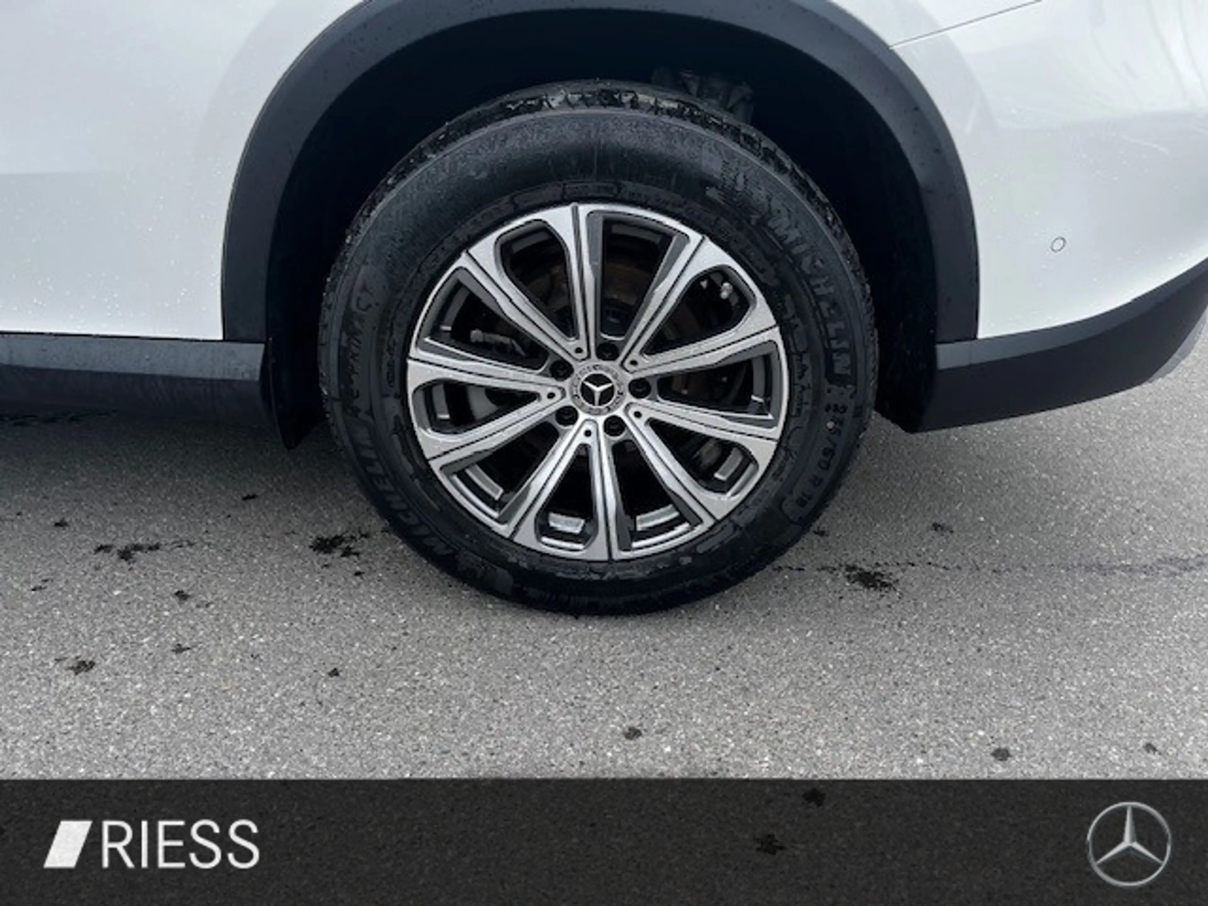 Mercedes-Benz GLC 200 4M Avantgarde Navi LED AHK Keyless 18" — photo 5