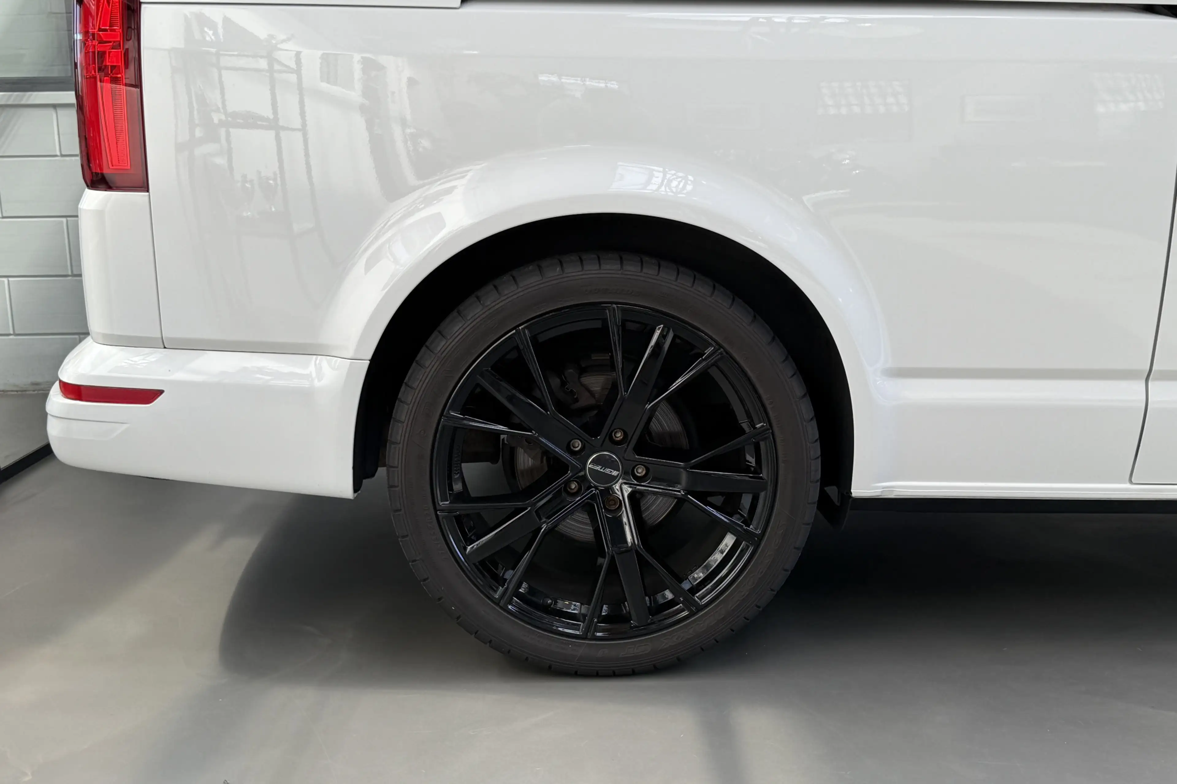 Volkswagen T6.1 Transporter 2.0 TDI L2H1 32 DC Bulli 204PK LEER / CAMERA / TV — photo 29