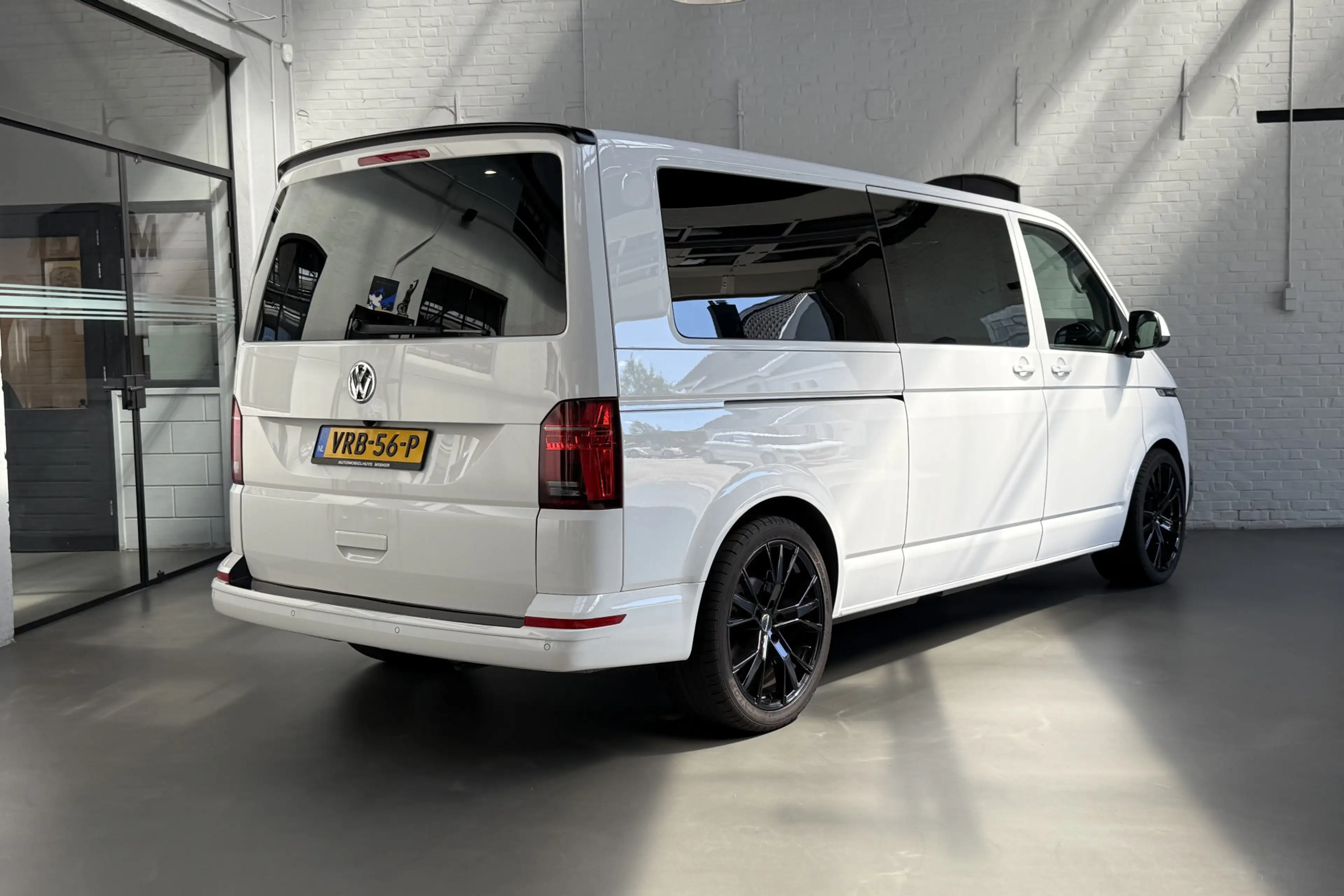 Volkswagen T6.1 Transporter 2.0 TDI L2H1 32 DC Bulli 204PK LEER / CAMERA / TV — photo 32