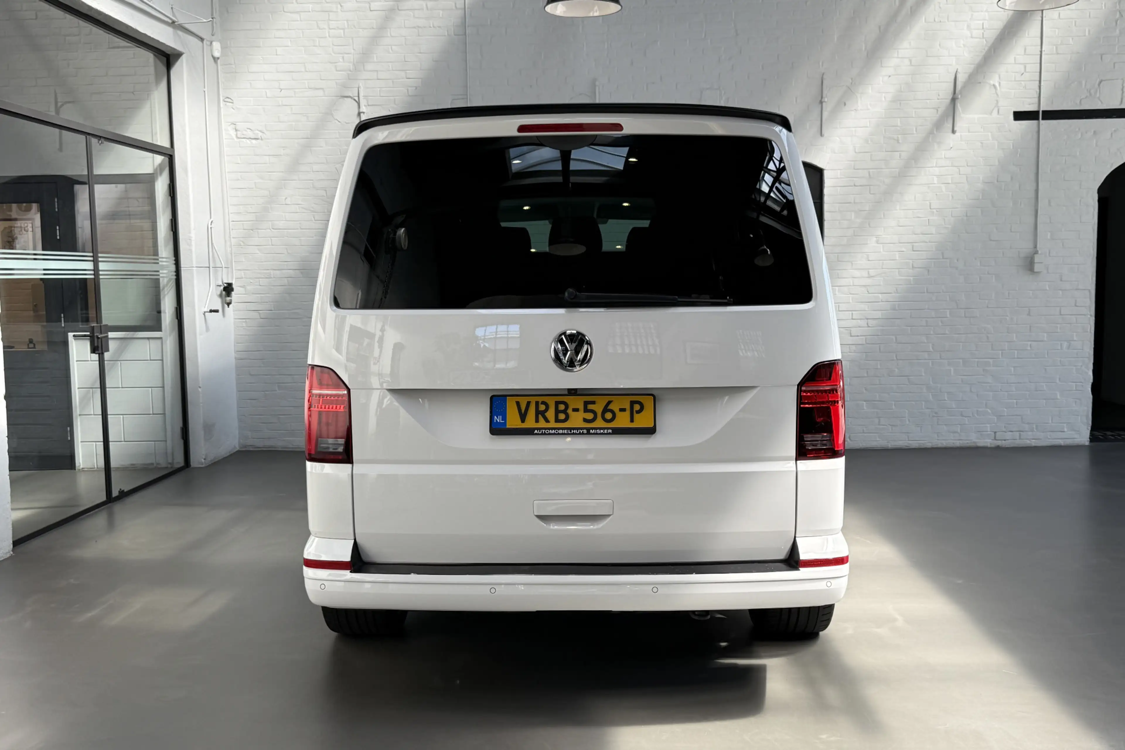 Volkswagen T6.1 Transporter 2.0 TDI L2H1 32 DC Bulli 204PK LEER / CAMERA / TV — photo 17