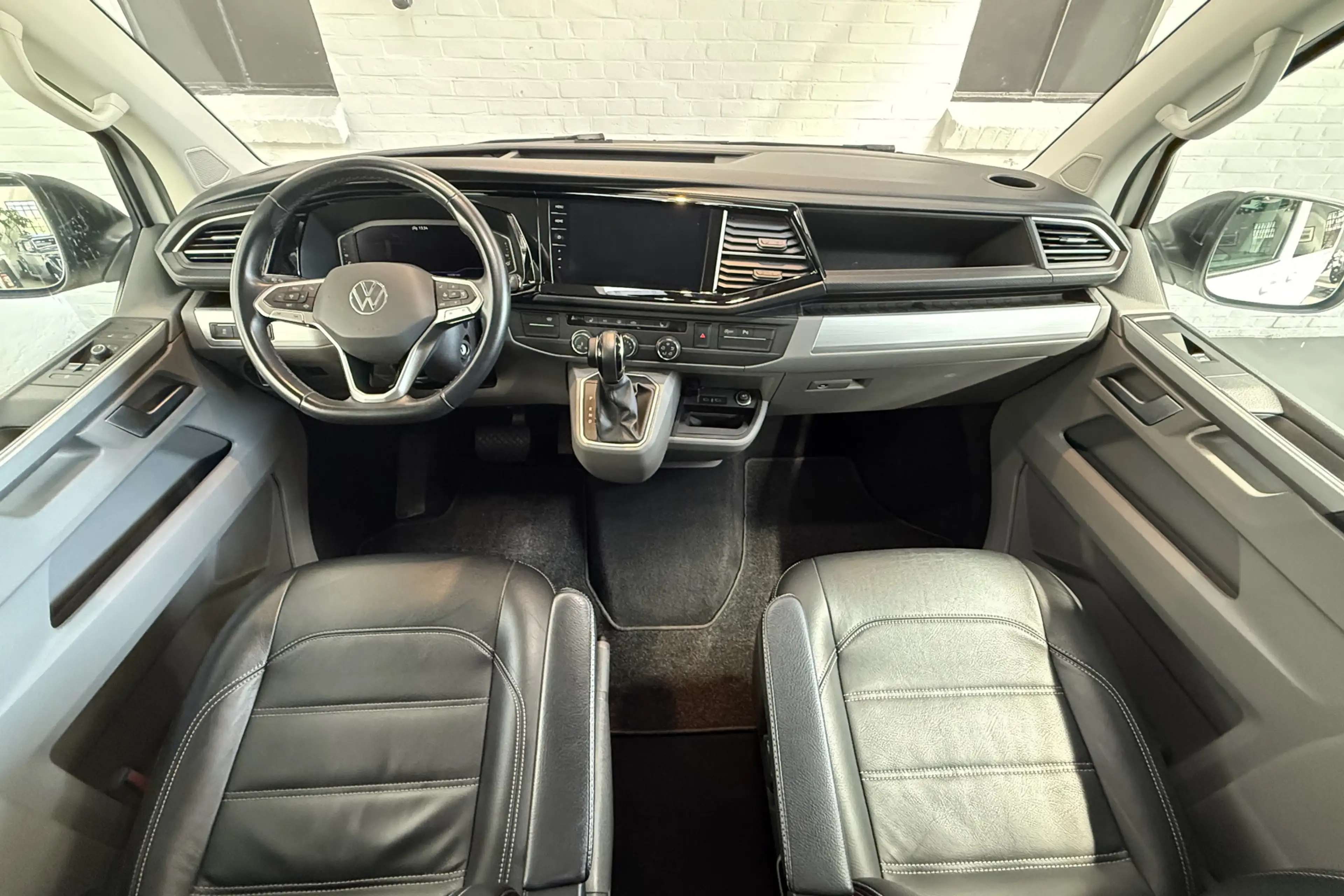 Volkswagen T6.1 Transporter 2.0 TDI L2H1 32 DC Bulli 204PK LEER / CAMERA / TV — photo 37