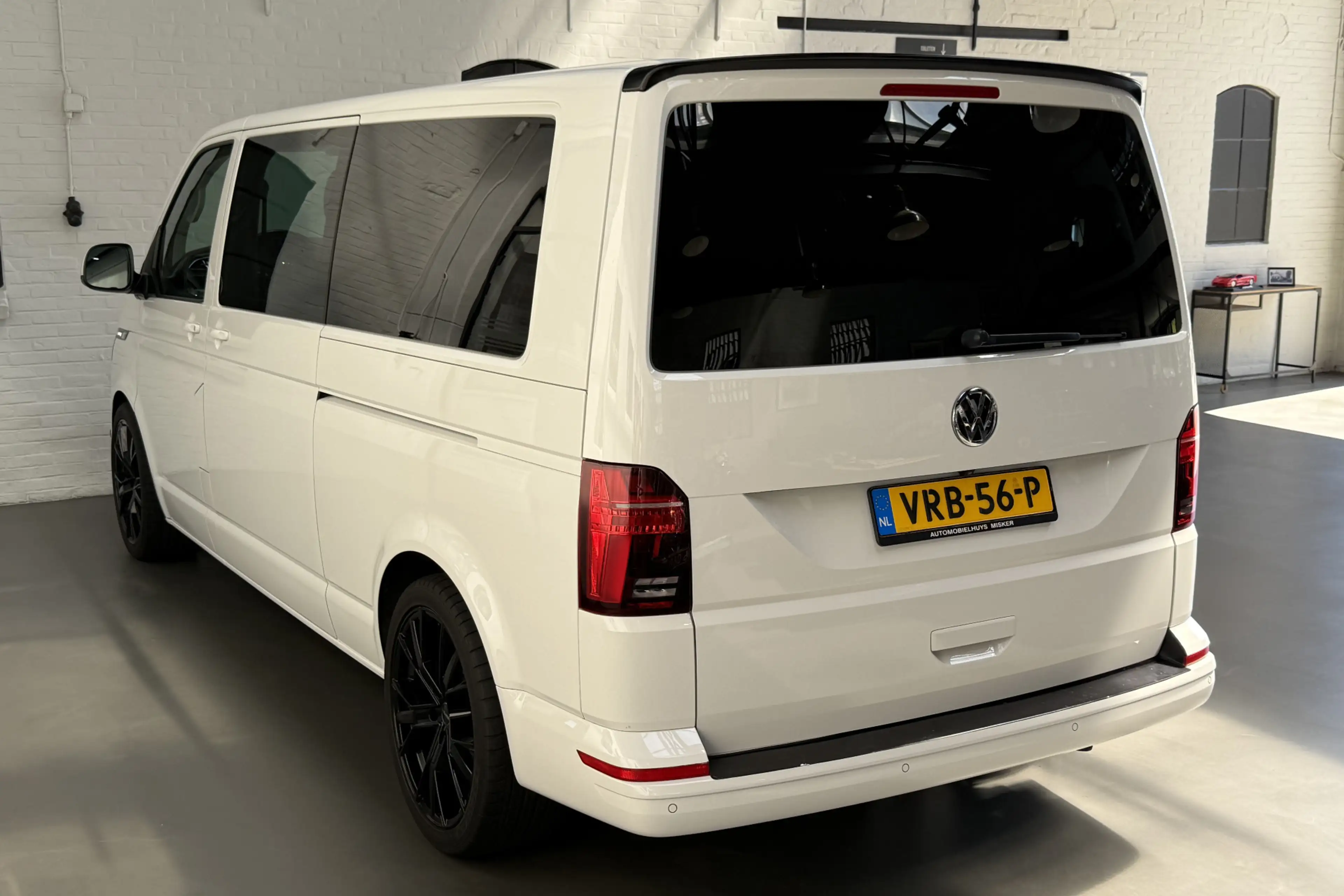 Volkswagen T6.1 Transporter 2.0 TDI L2H1 32 DC Bulli 204PK LEER / CAMERA / TV — photo 36