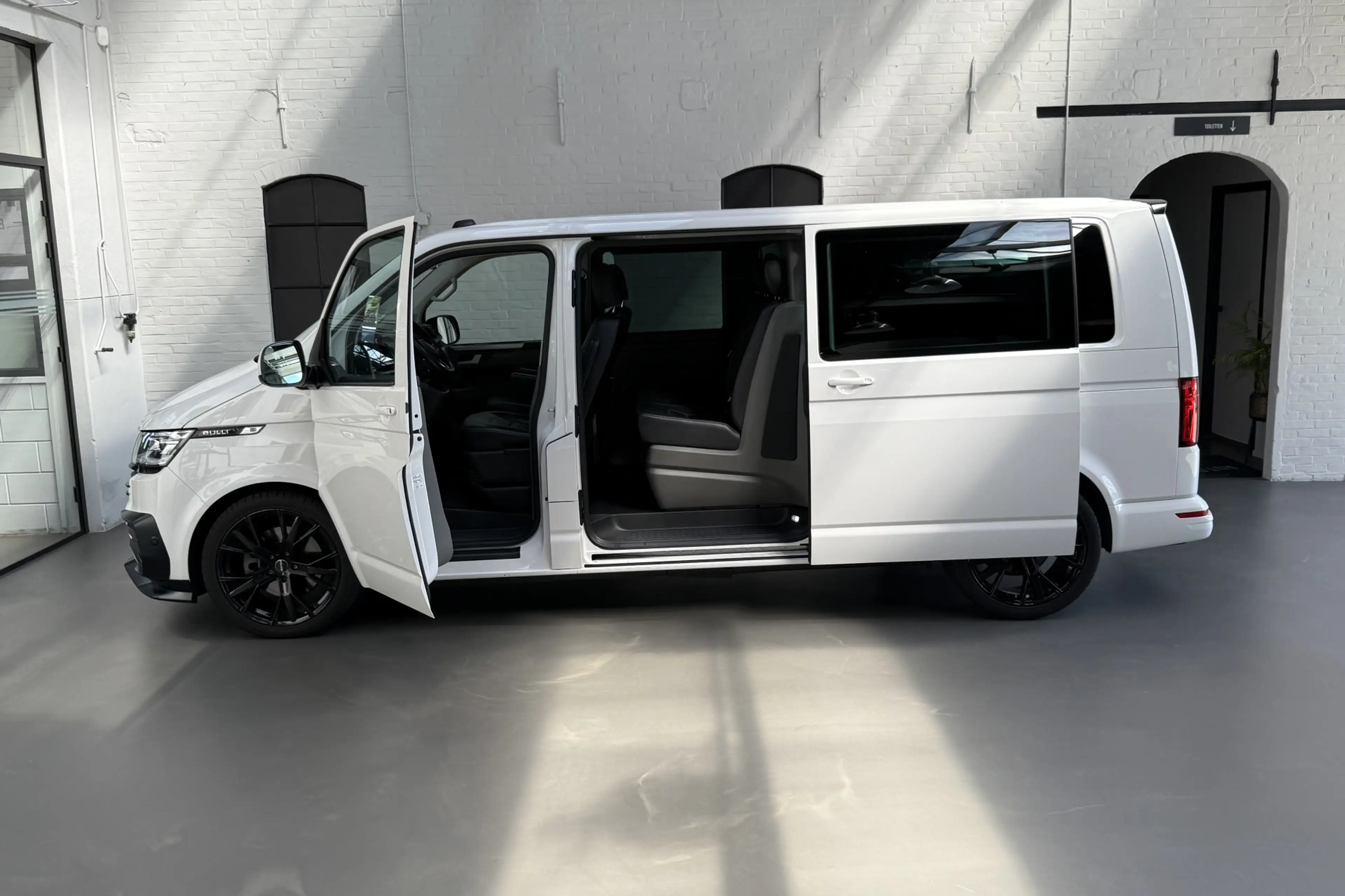 Volkswagen T6.1 Transporter 2.0 TDI L2H1 32 DC Bulli 204PK LEER / CAMERA / TV — photo 13