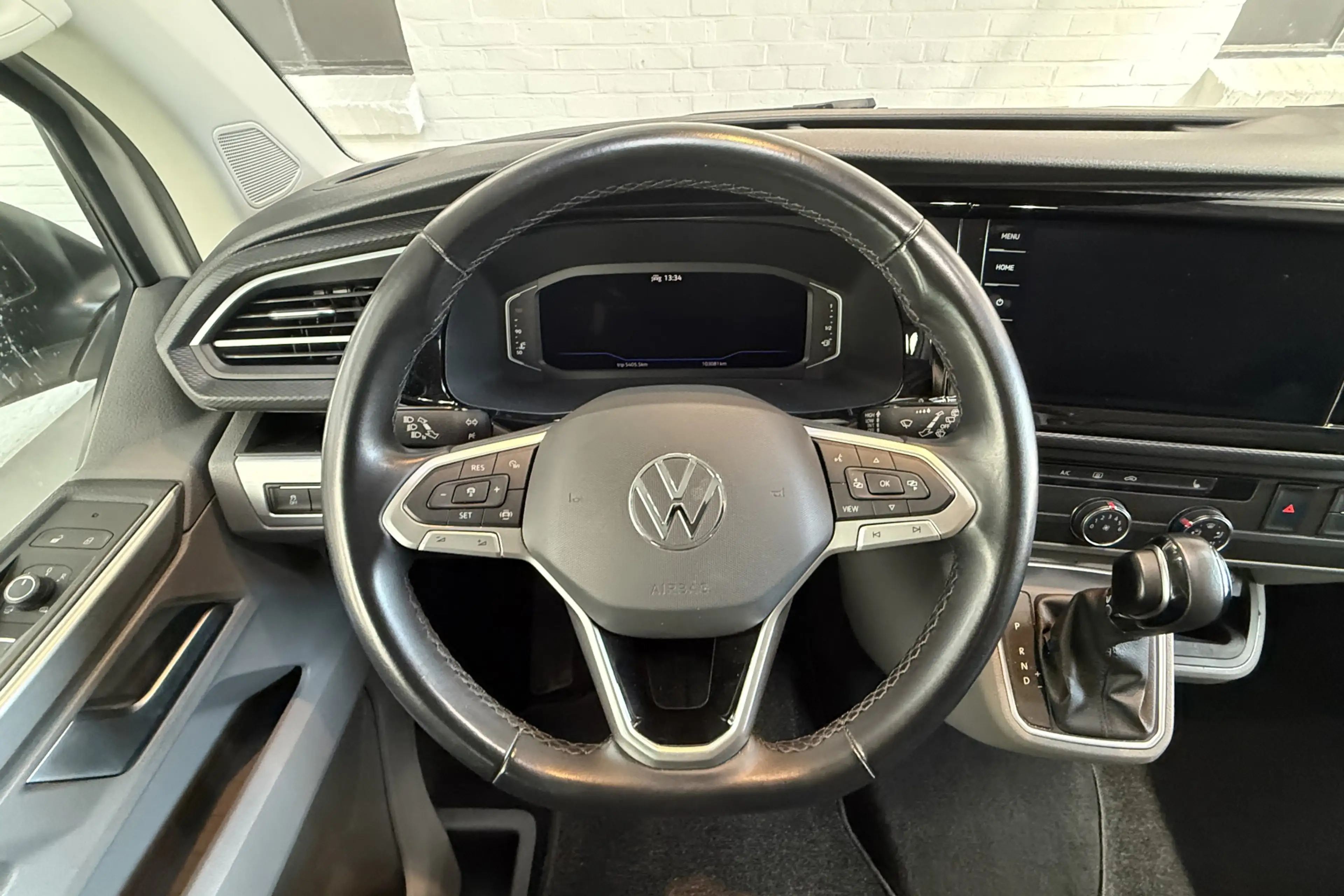 Volkswagen T6.1 Transporter 2.0 TDI L2H1 32 DC Bulli 204PK LEER / CAMERA / TV — photo 40