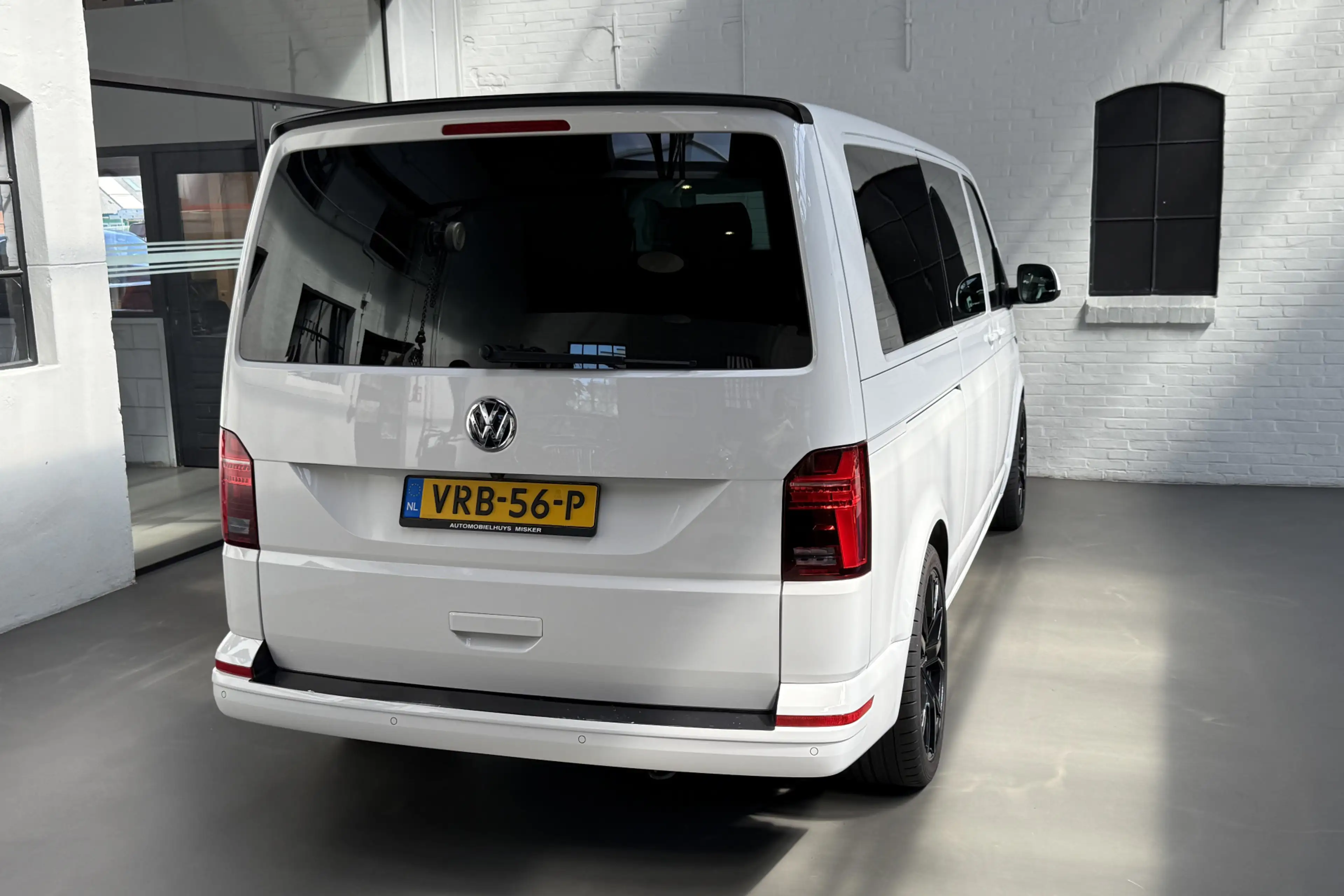 Volkswagen T6.1 Transporter 2.0 TDI L2H1 32 DC Bulli 204PK LEER / CAMERA / TV — photo 34