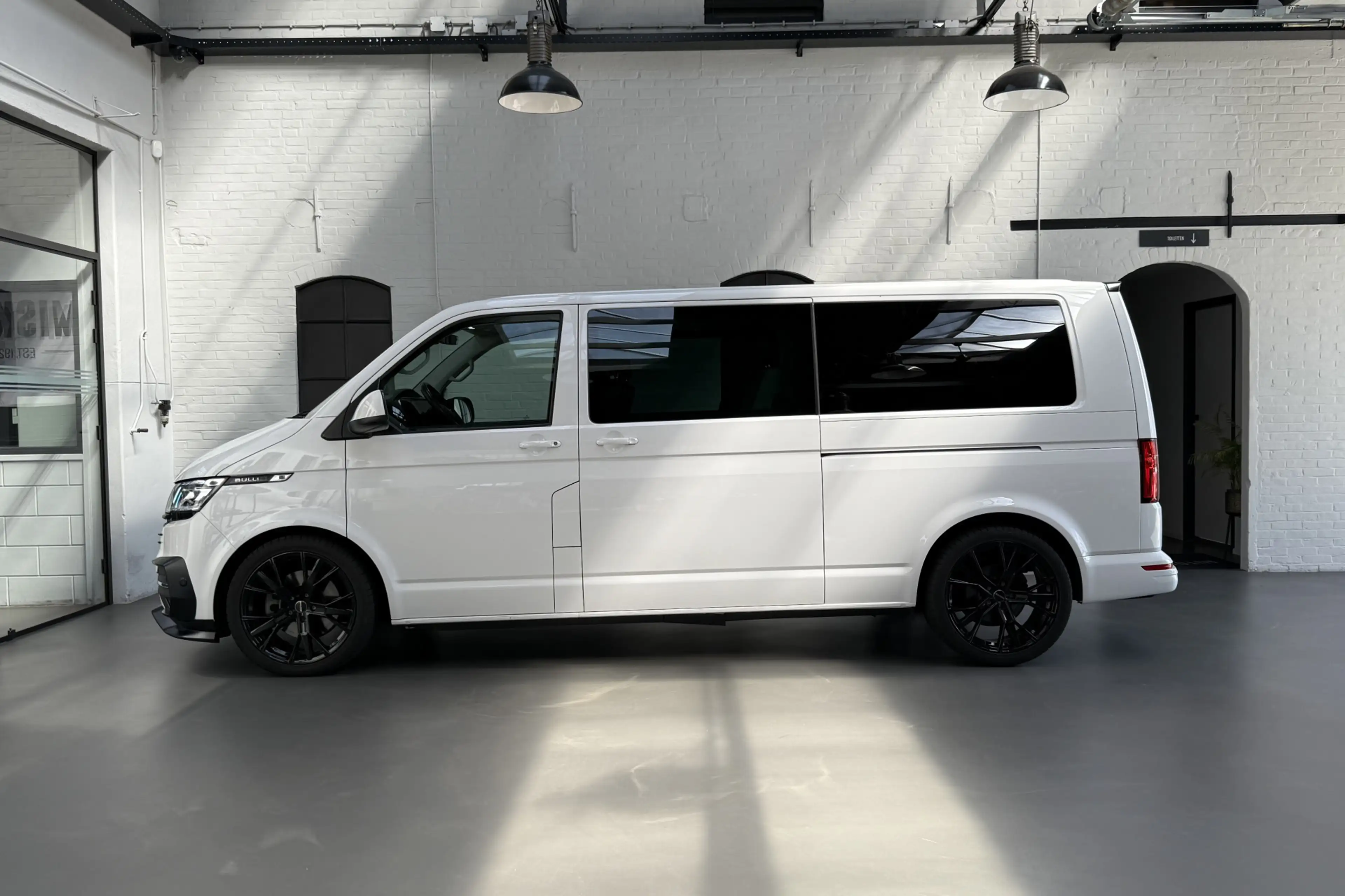 Volkswagen T6.1 Transporter 2.0 TDI L2H1 32 DC Bulli 204PK LEER / CAMERA / TV — photo 11