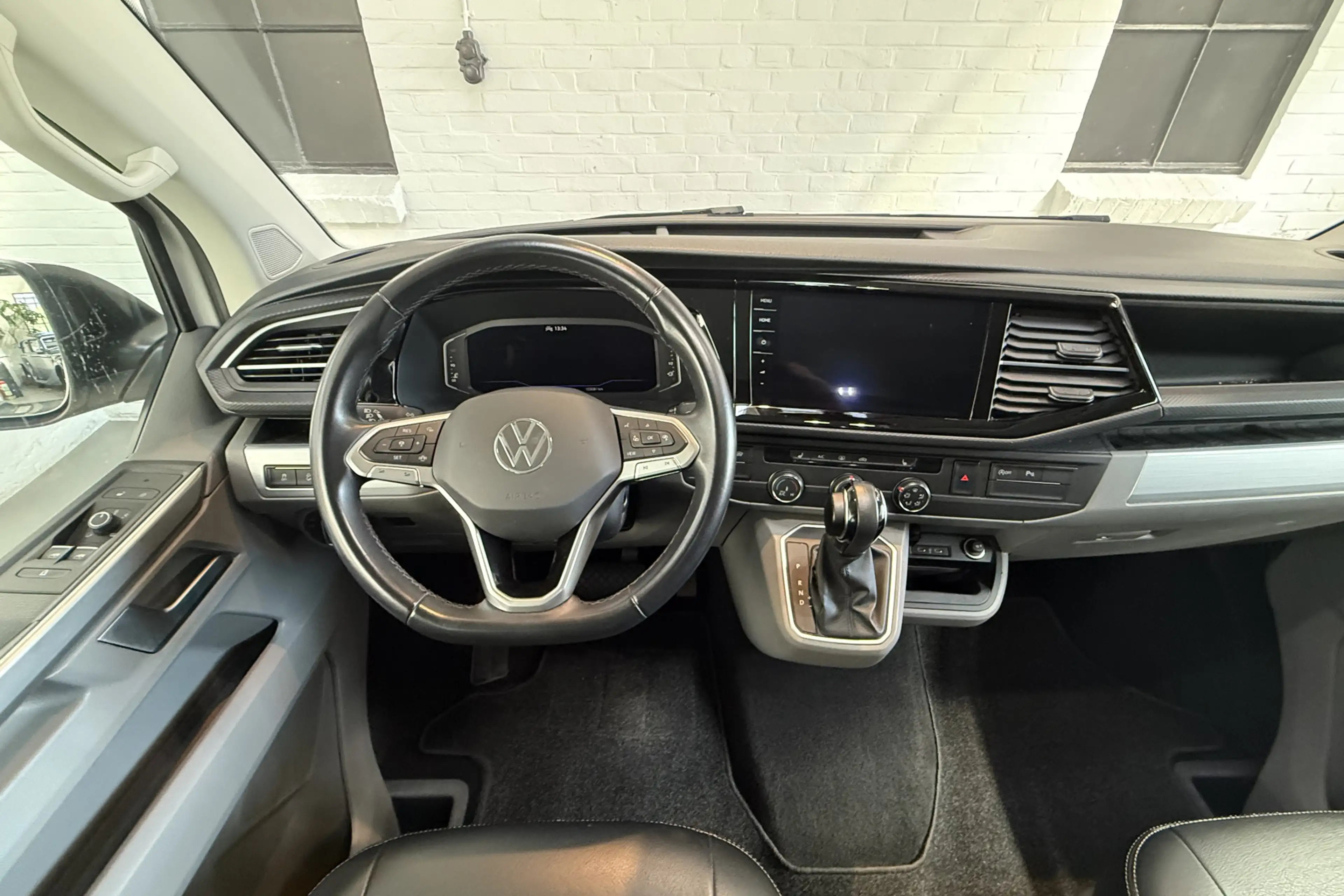 Volkswagen T6.1 Transporter 2.0 TDI L2H1 32 DC Bulli 204PK LEER / CAMERA / TV — photo 12