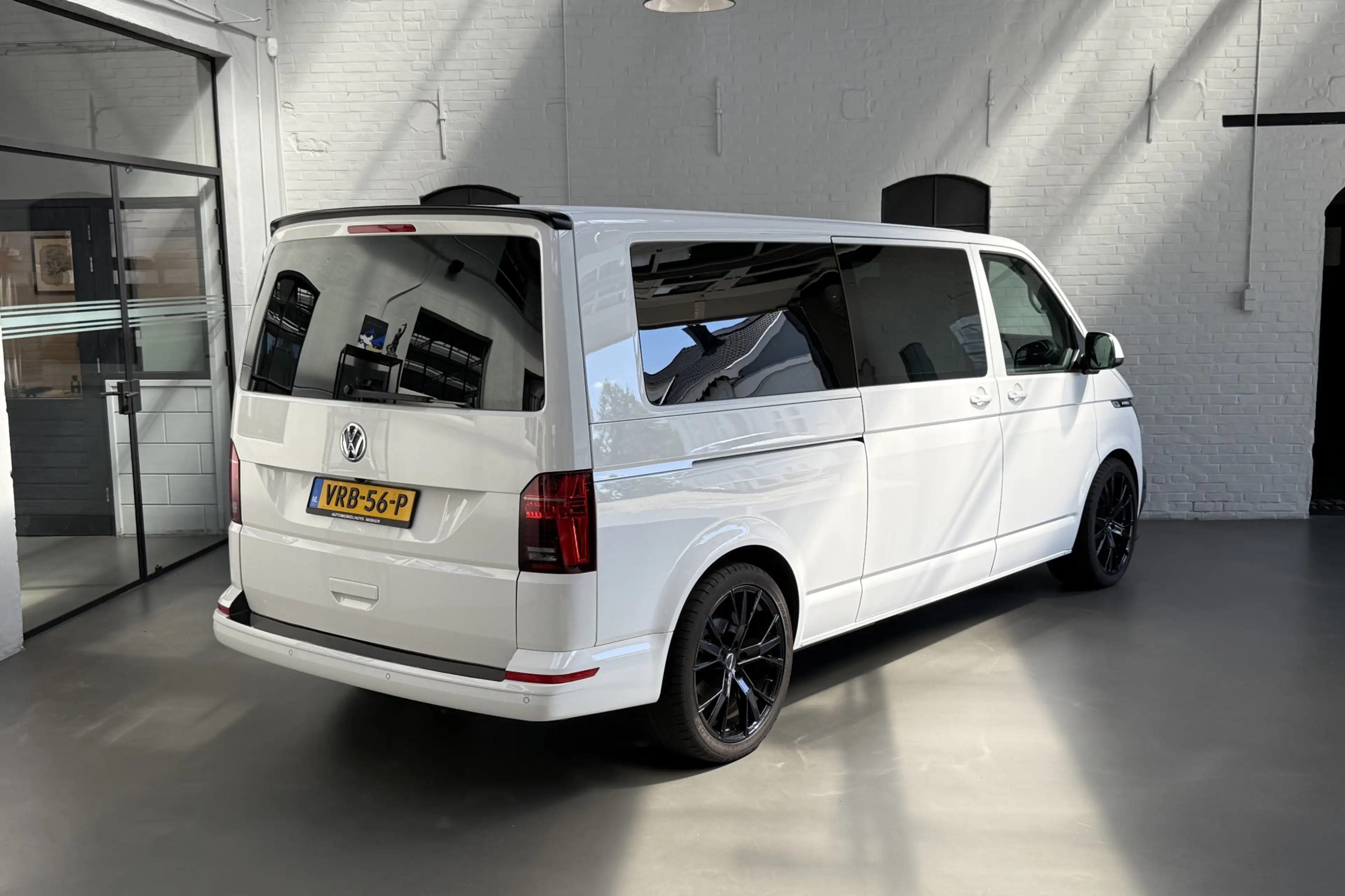 Volkswagen T6.1 Transporter 2.0 TDI L2H1 32 DC Bulli 204PK LEER / CAMERA / TV — photo 4