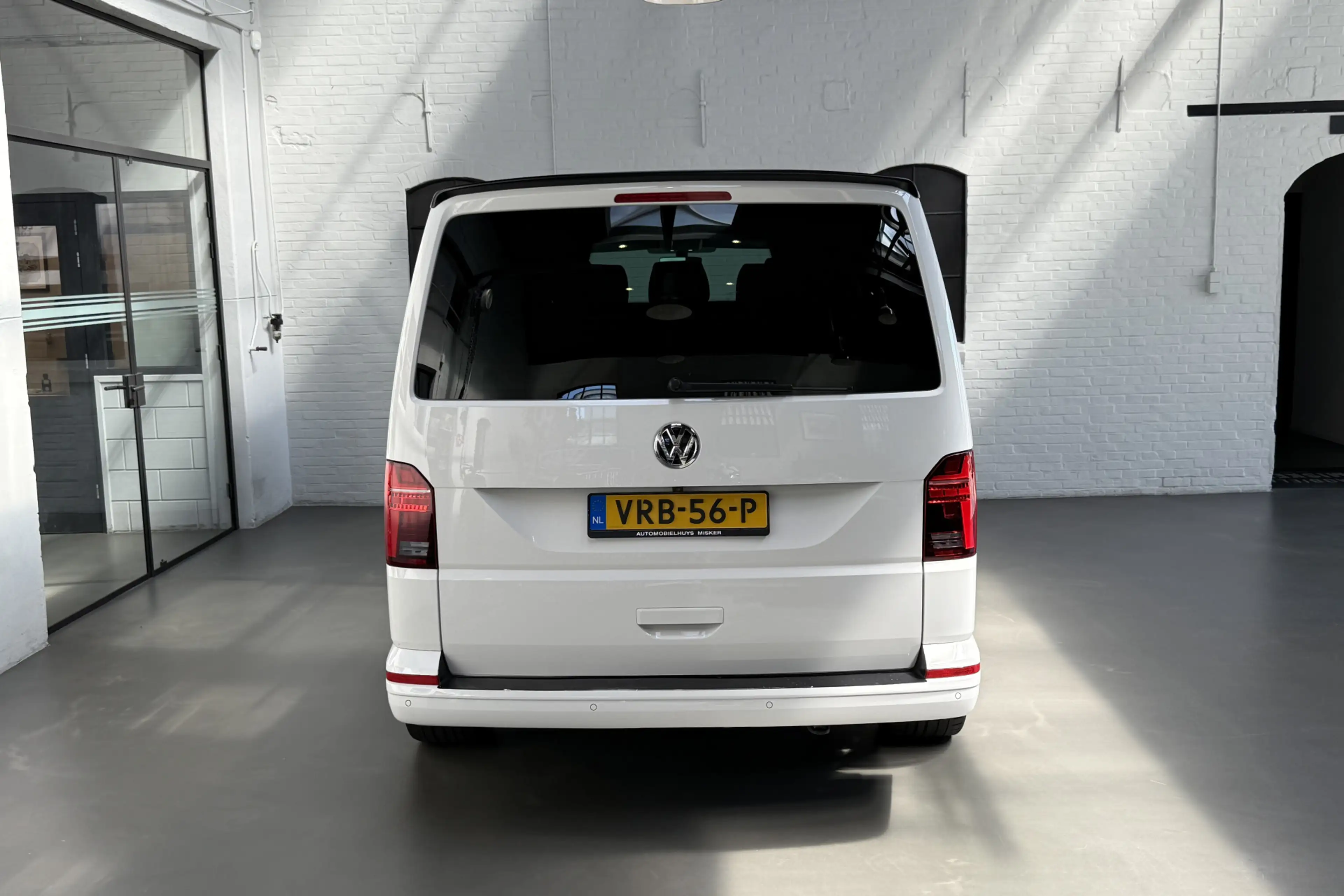 Volkswagen T6.1 Transporter 2.0 TDI L2H1 32 DC Bulli 204PK LEER / CAMERA / TV — photo 7