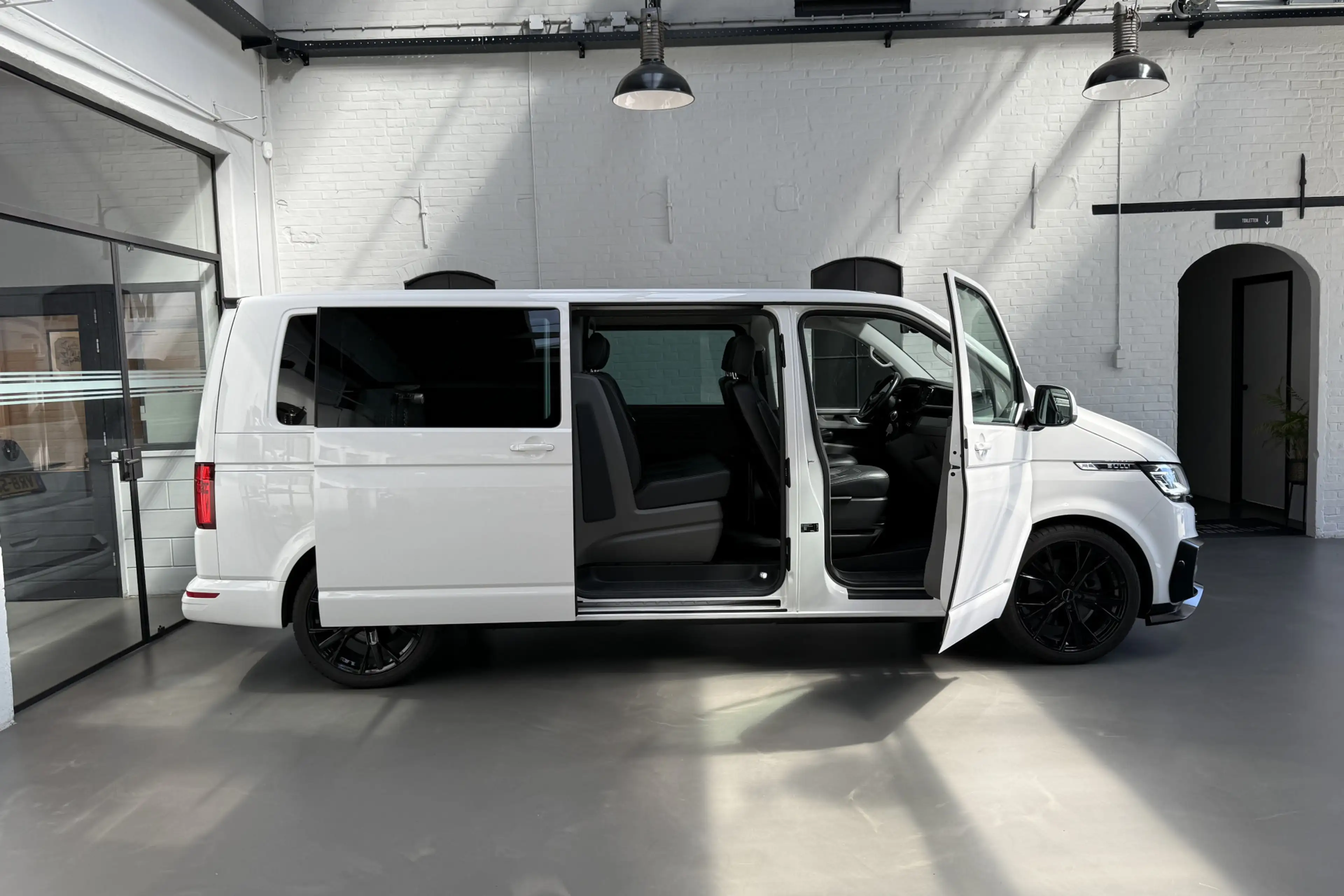 Volkswagen T6.1 Transporter 2.0 TDI L2H1 32 DC Bulli 204PK LEER / CAMERA / TV — photo 33