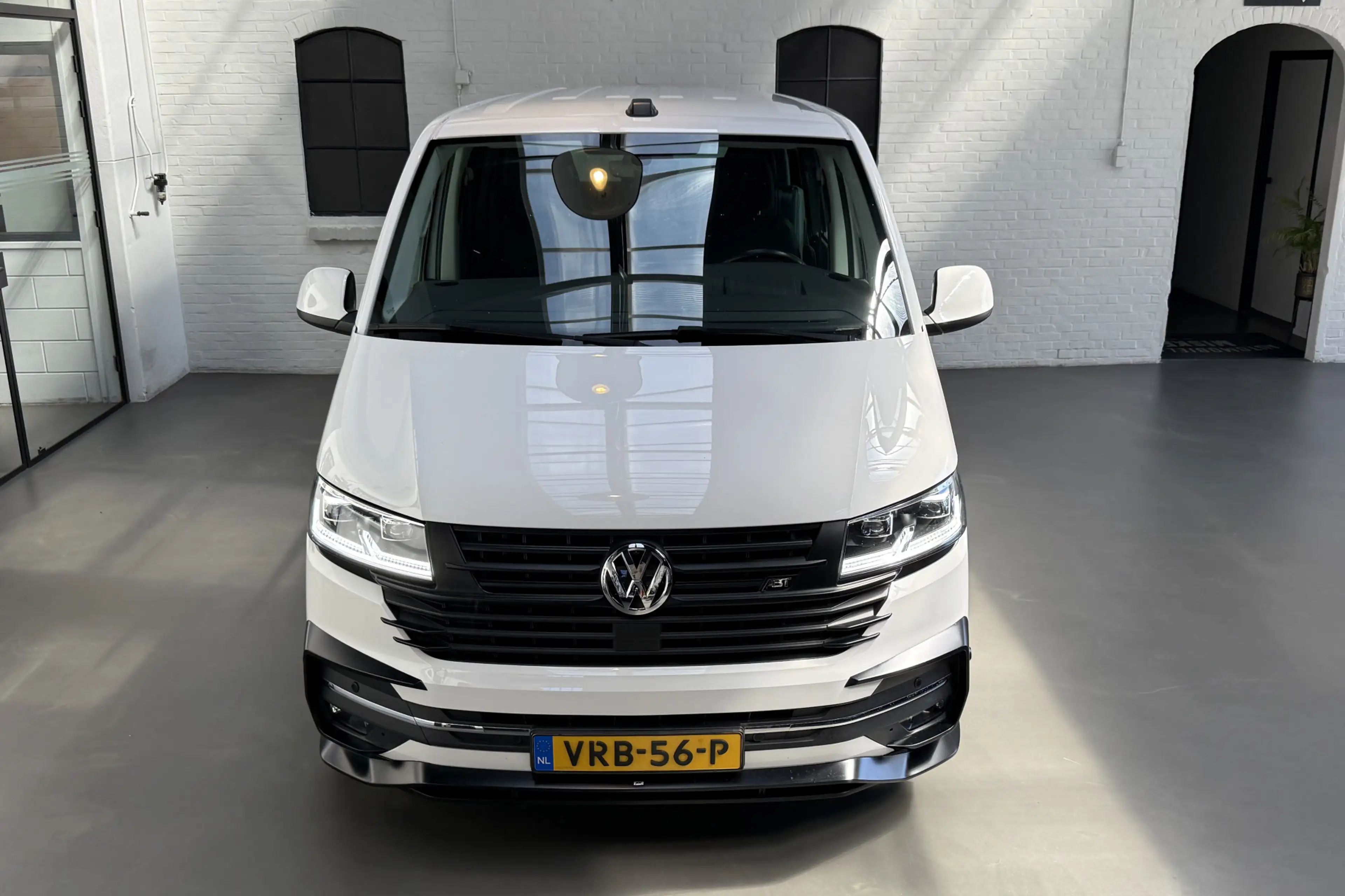 Volkswagen T6.1 Transporter 2.0 TDI L2H1 32 DC Bulli 204PK LEER / CAMERA / TV — photo 47