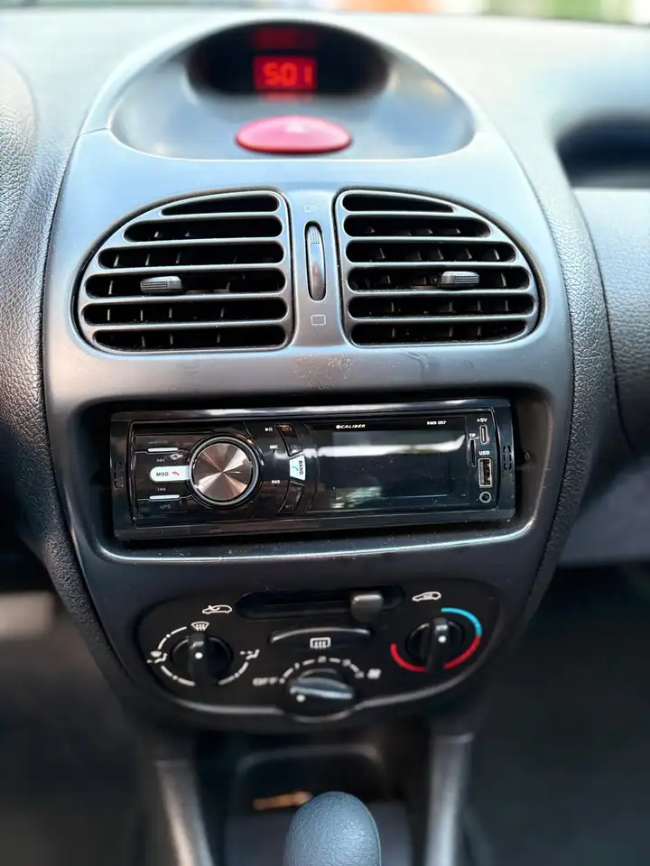 Peugeot 206 1.4 AUTOMAAT APK 25 SEPTEMBER 2027, foto 12