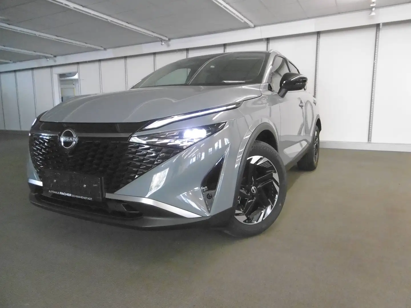 Nissan Qashqai Qashqai 1,3 DIG-T N-Connecta  Schaltgetriebe Grau - 1