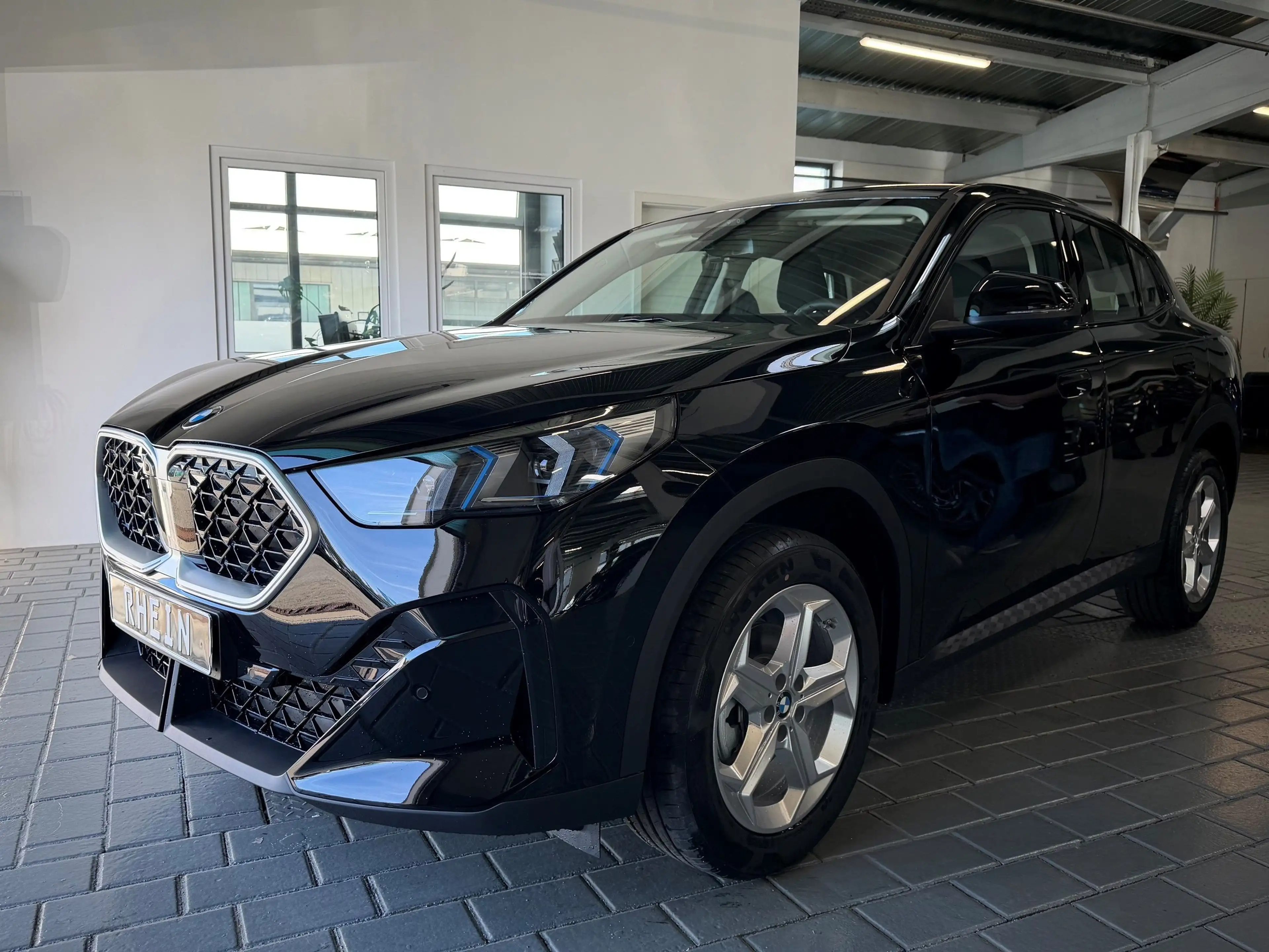 BMW X2 sDrive18d — photo 2