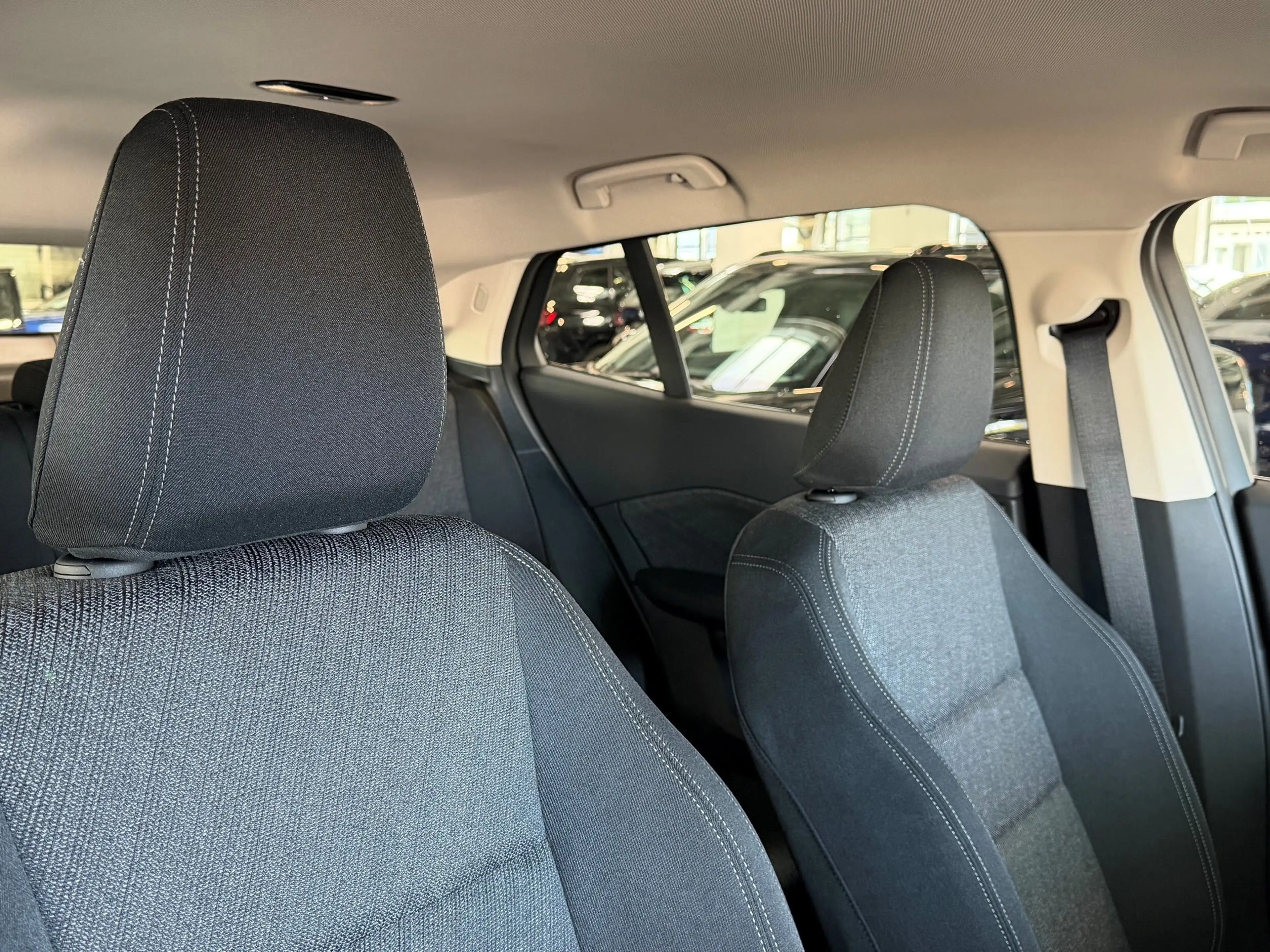 BMW X2 sDrive18d — photo 7