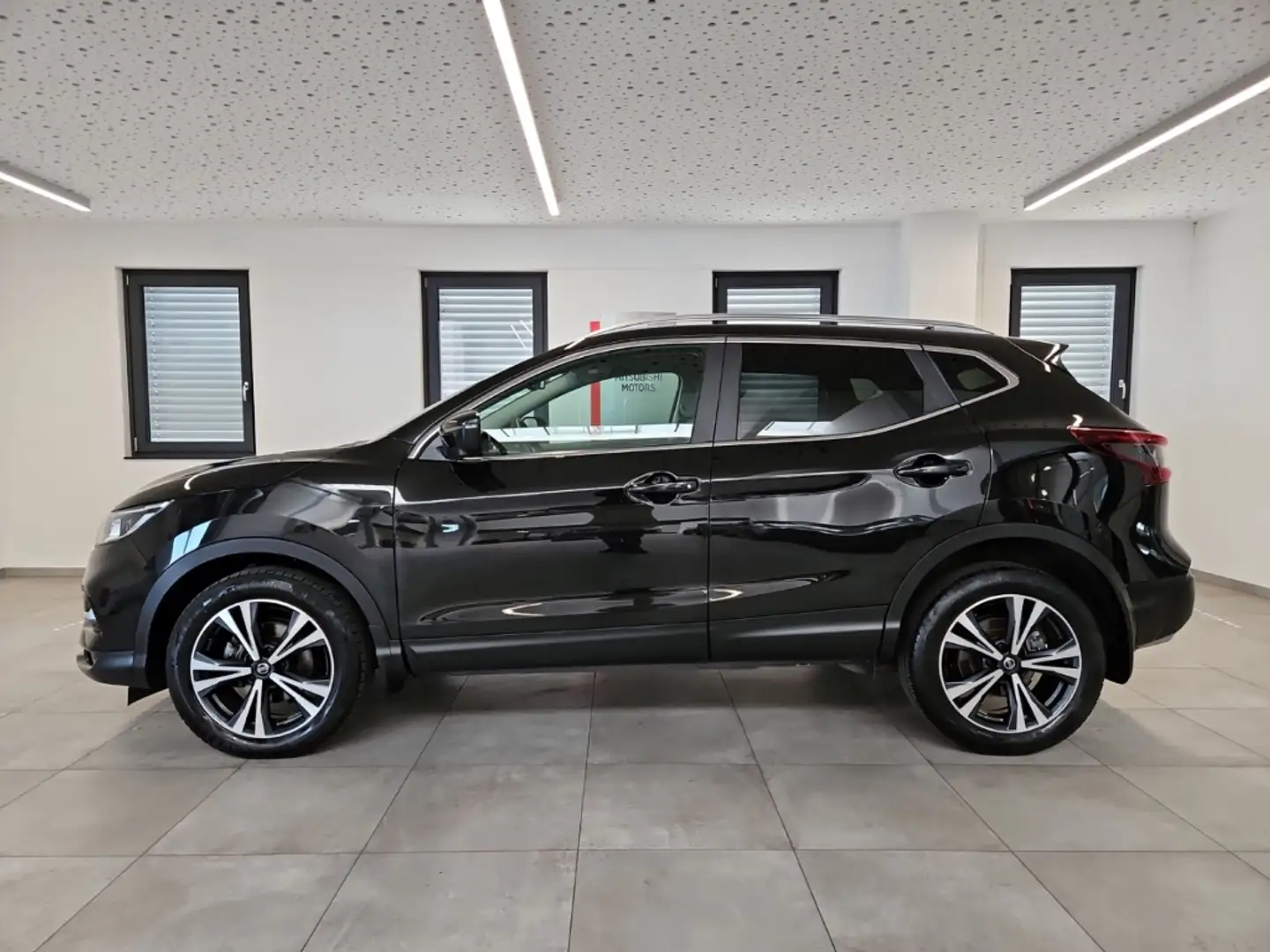 Nissan Qashqai 1.3 DIG-T N-Connecta Pano Navi Tempomat Schwarz - 2