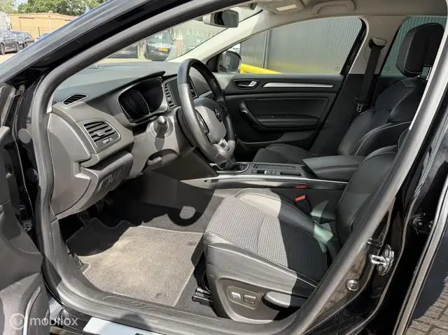 Renault Megane view 10