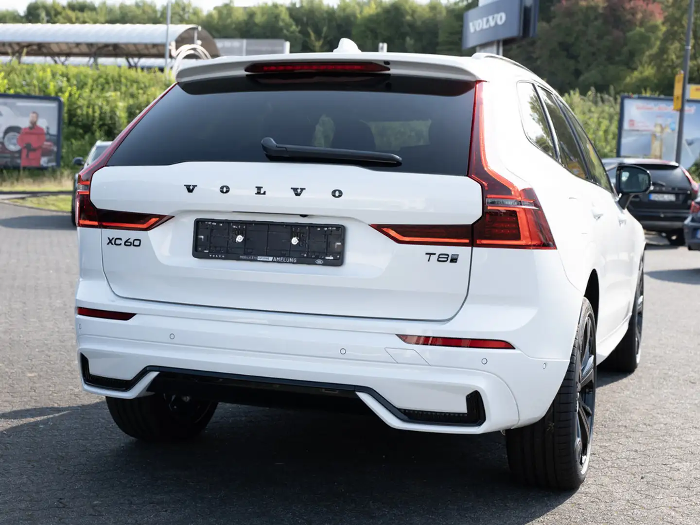 Volvo XC60 T8 AWD Plus Black Plug-In LED PANO 360° Blanc - 2