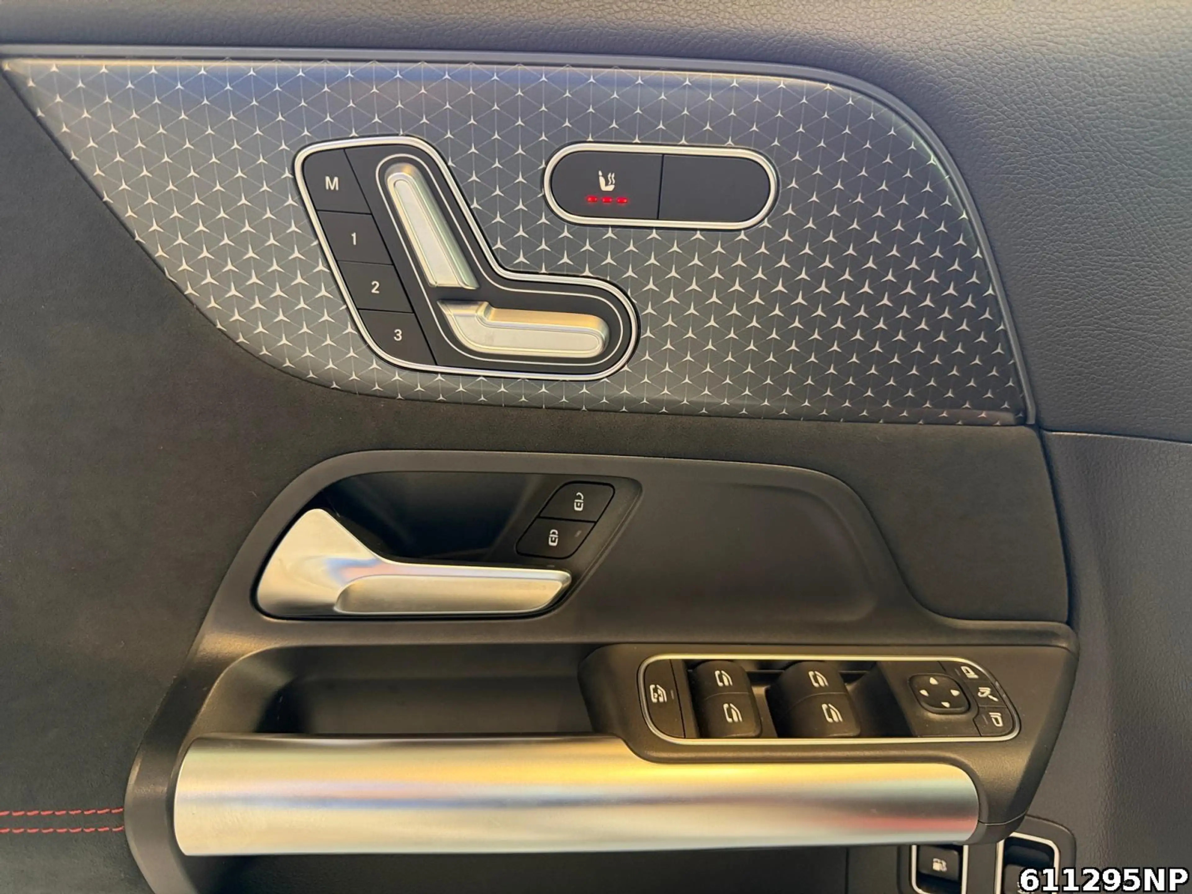 Mercedes-Benz GLA 250 e AMG Pano NightKeyless 360° Lenkradhzg — photo 14