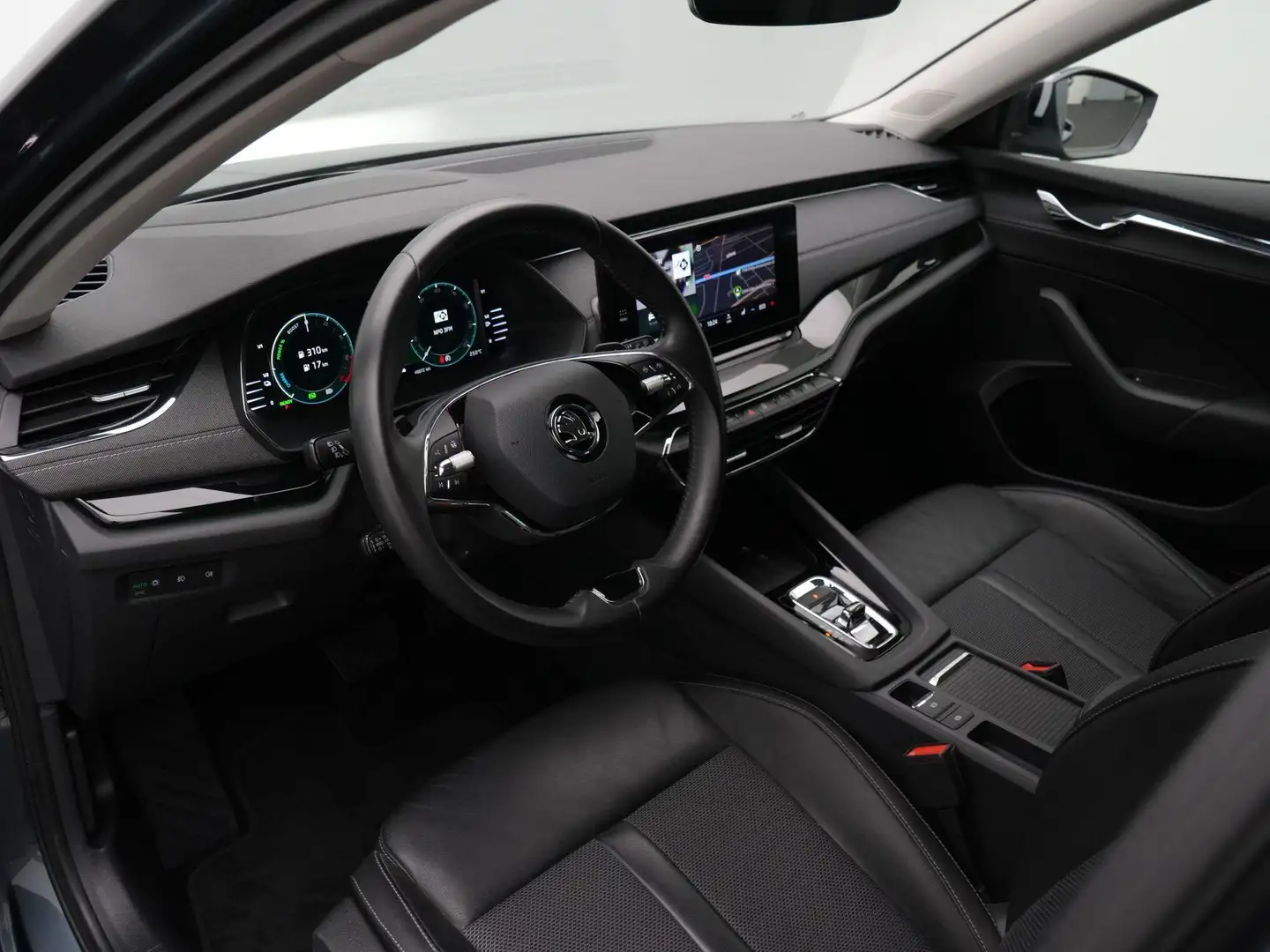 Skoda Octavia Combi 1.4 TSI 204 pk DSG iV PHEV Business Edition Grijs - 2
