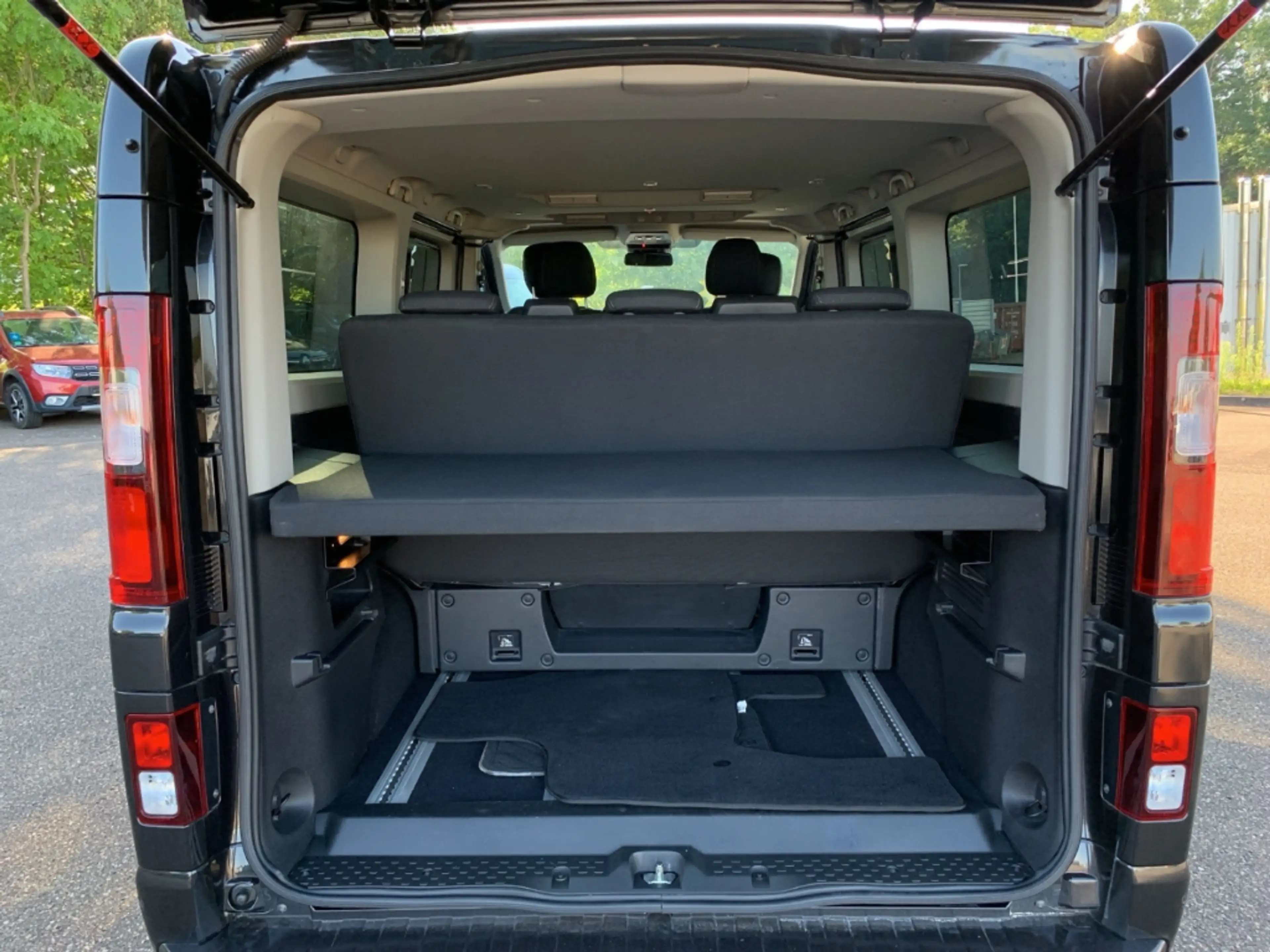 Renault Trafic GRAND SPACECLASS L2H1 KLIMA+LED+DAB — photo 12