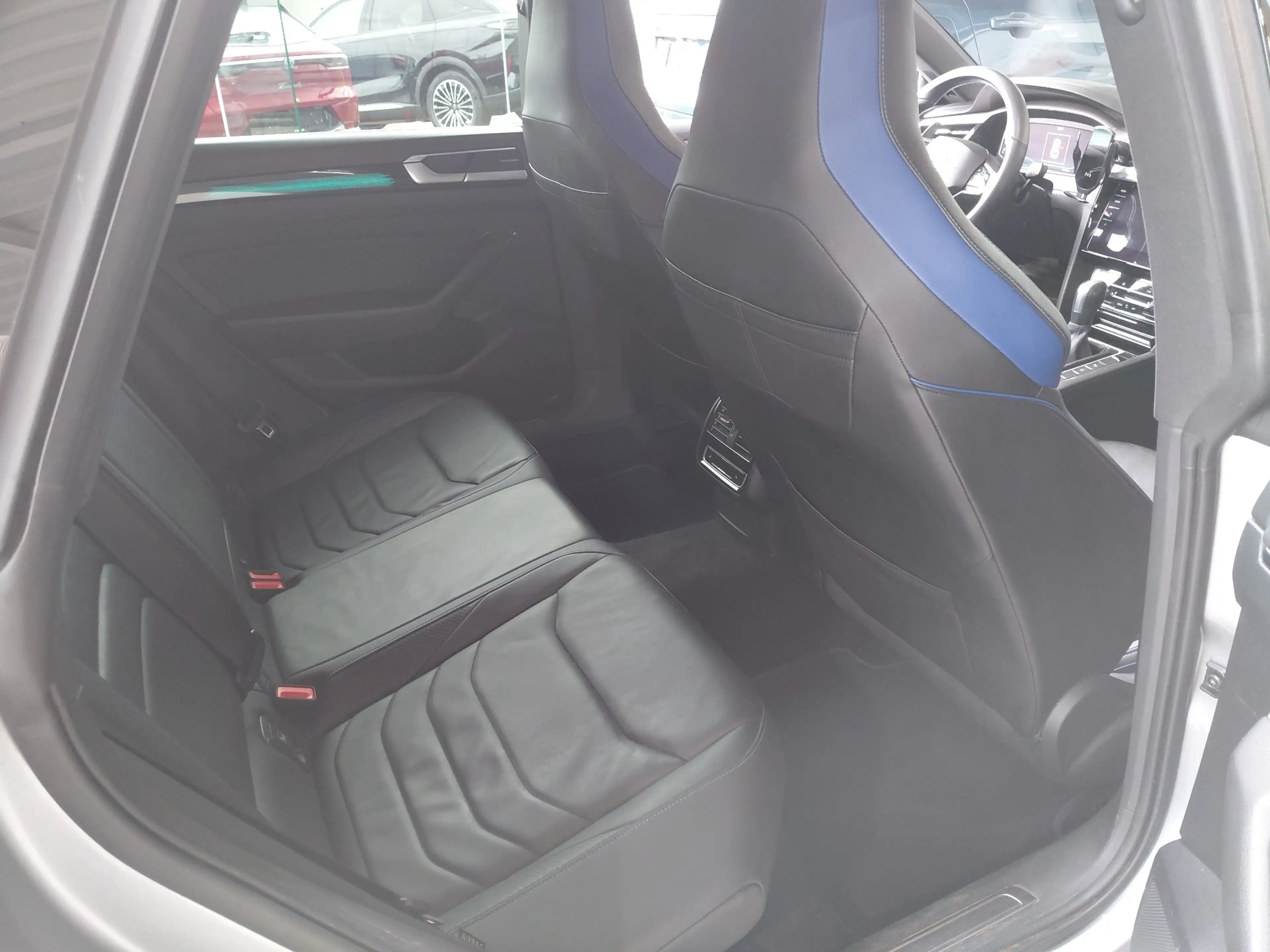 Volkswagen Arteon Arteon SB R 2.0 TSI 4Motion OPF DSG — photo 8
