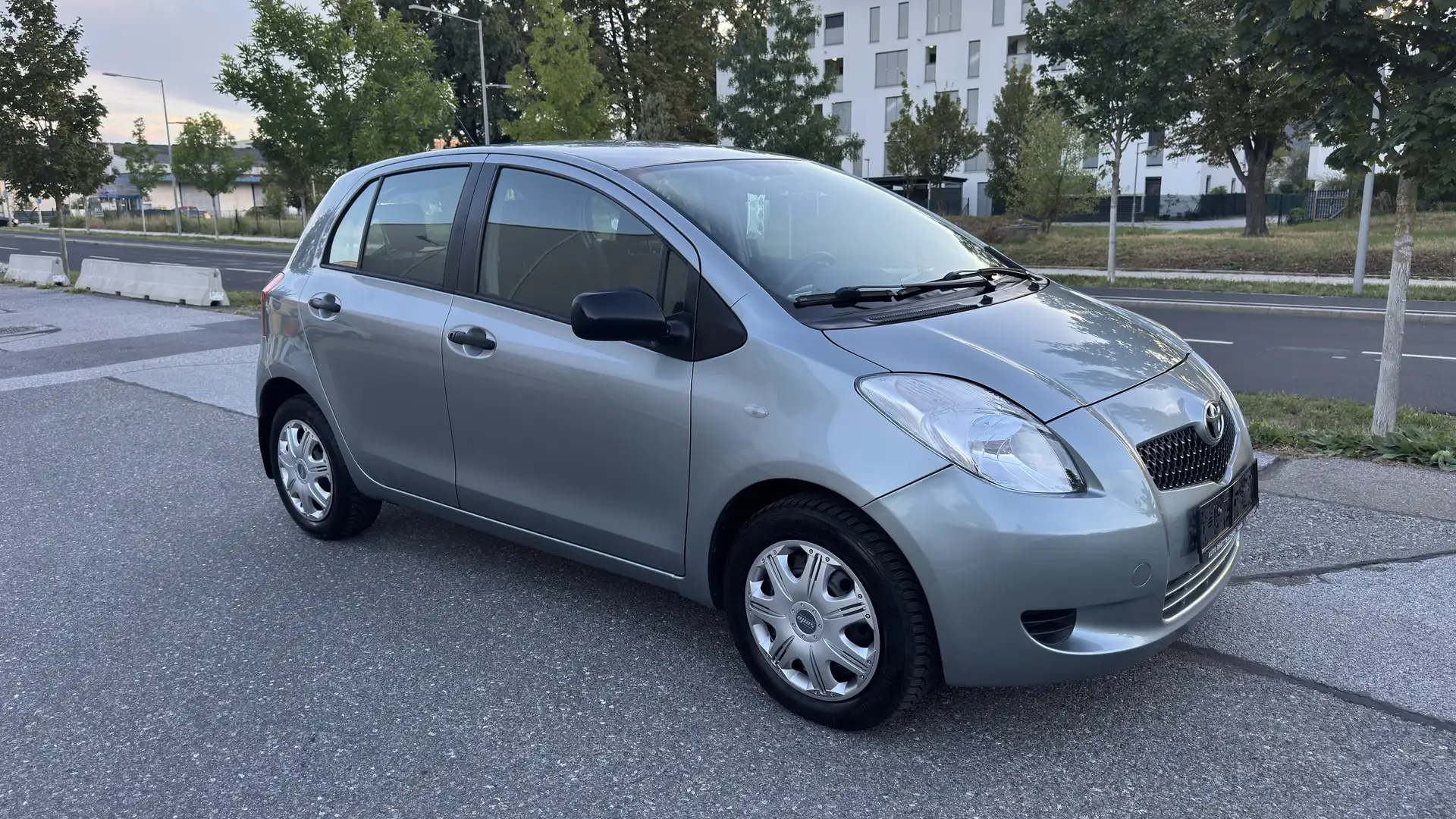 Toyota Yaris 1,4 D-4D 90 **PICKERL BIS 04/2027** - 1