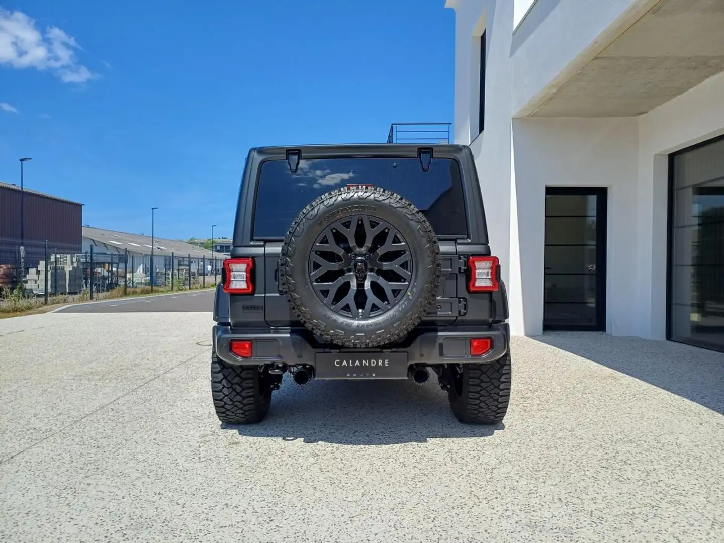 Jeep Wrangler BRUTE Sahara 4XE 380CH HYB Gris - 2