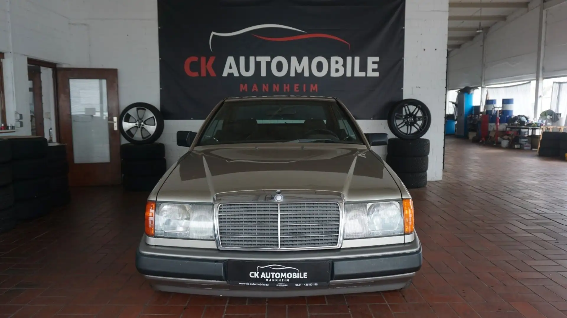 Mercedes-Benz E 230 CE coupe AUTOMATIK ESD NEUER-MOTOR Grau - 1