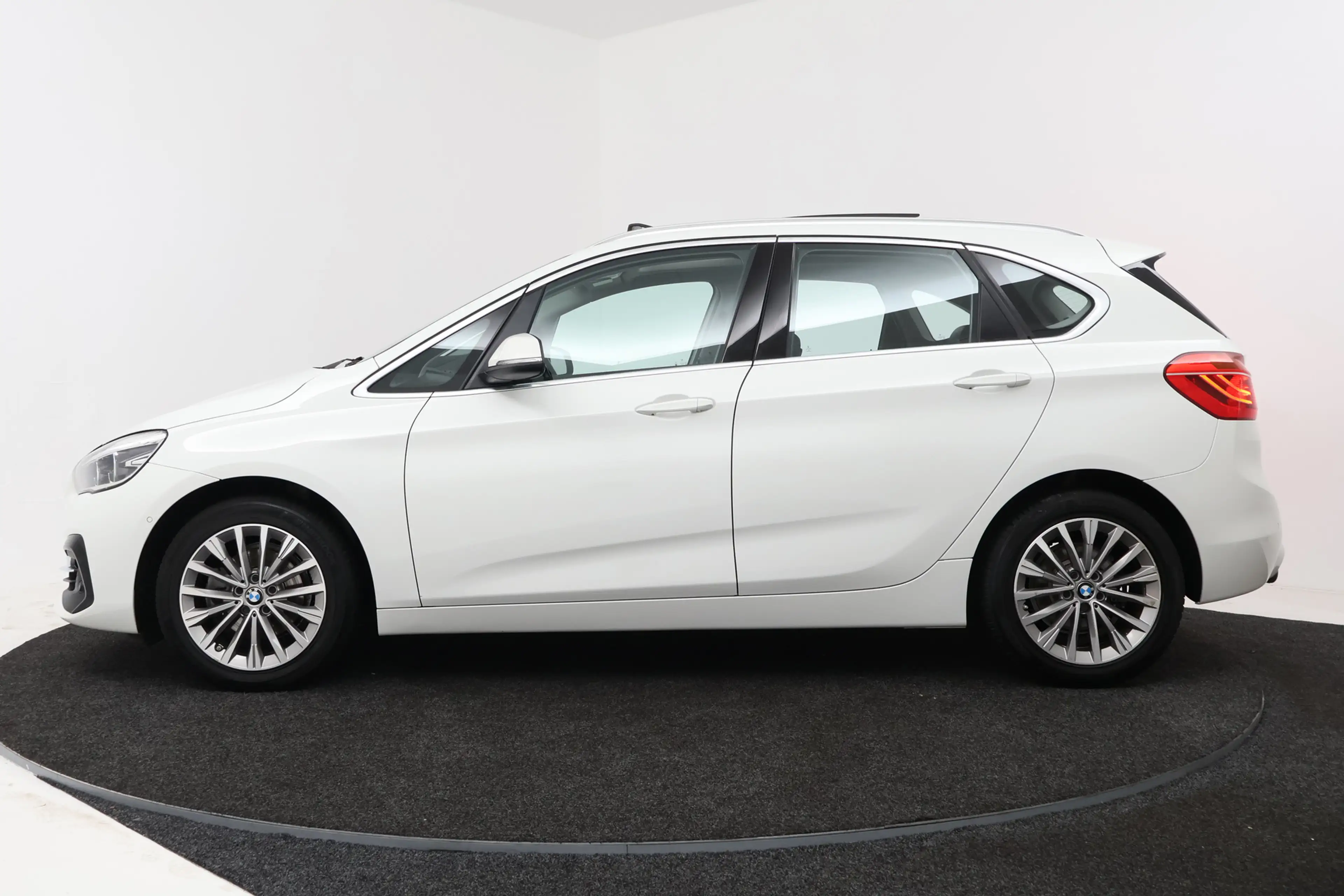BMW 218 2-serie Active Tourer 218i High Executive Edition — photo 2