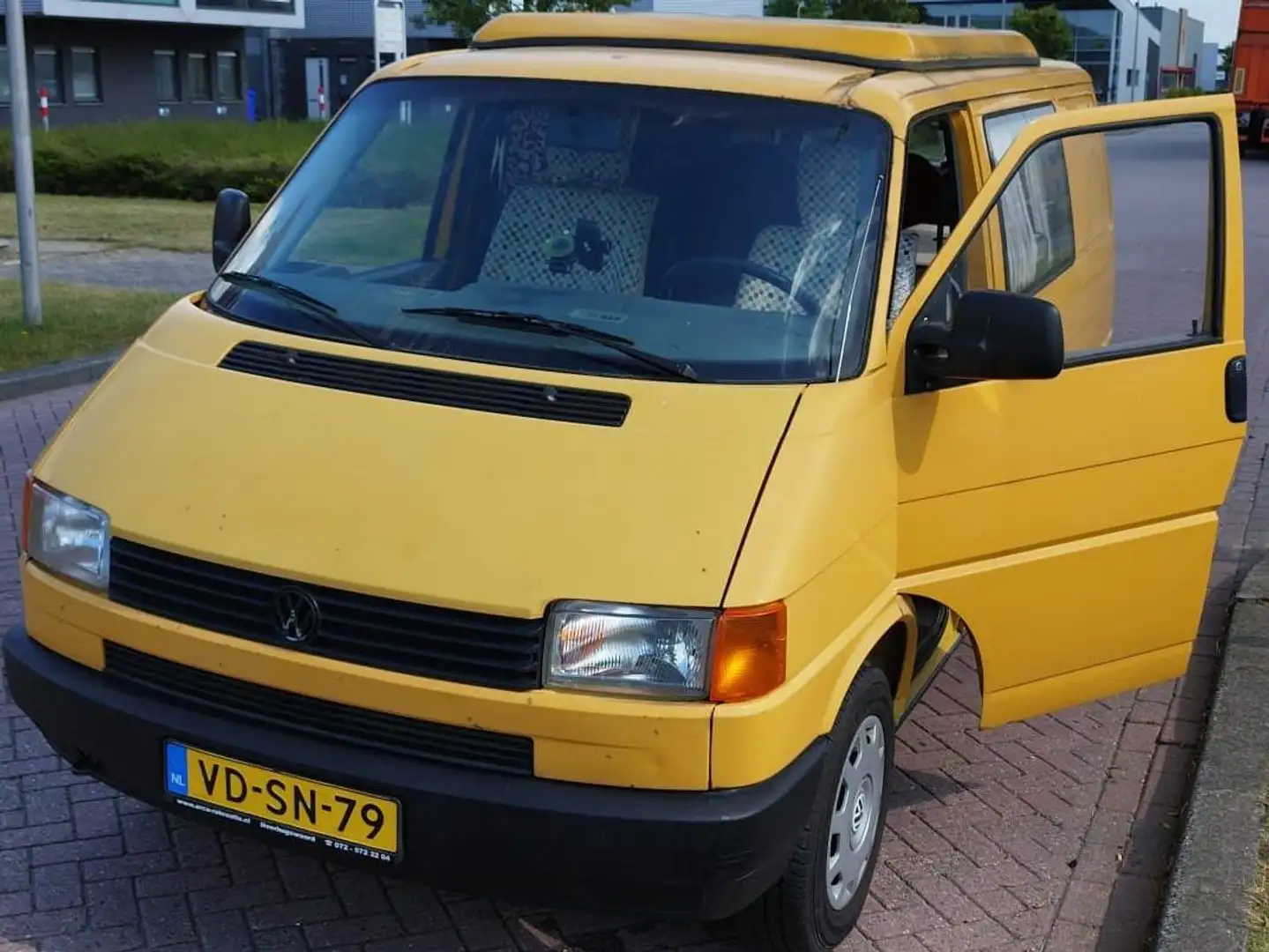 Volkswagen Transporter Kampeerwagen Geel - 1