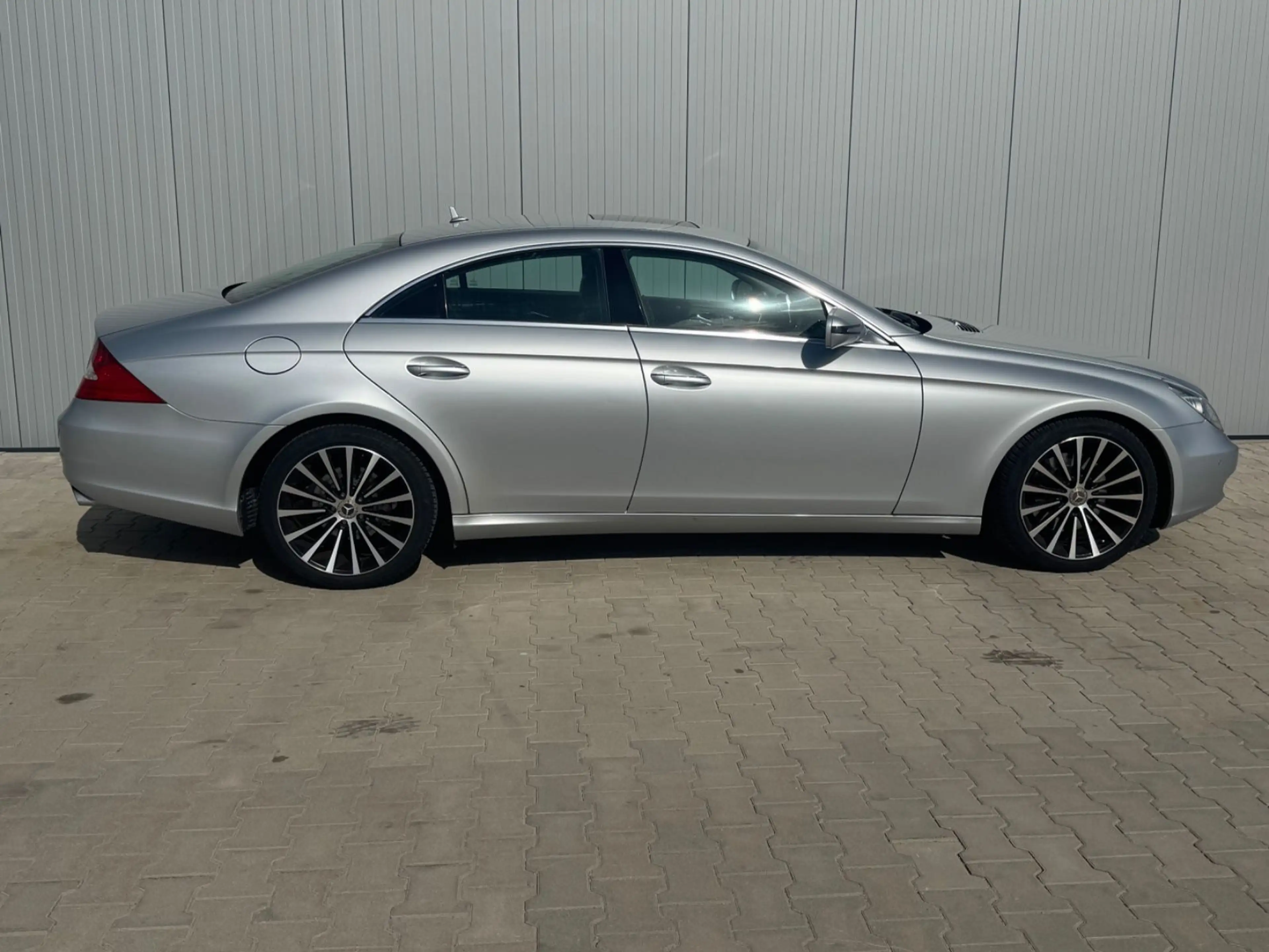 Mercedes-Benz CLS 300 — photo 2