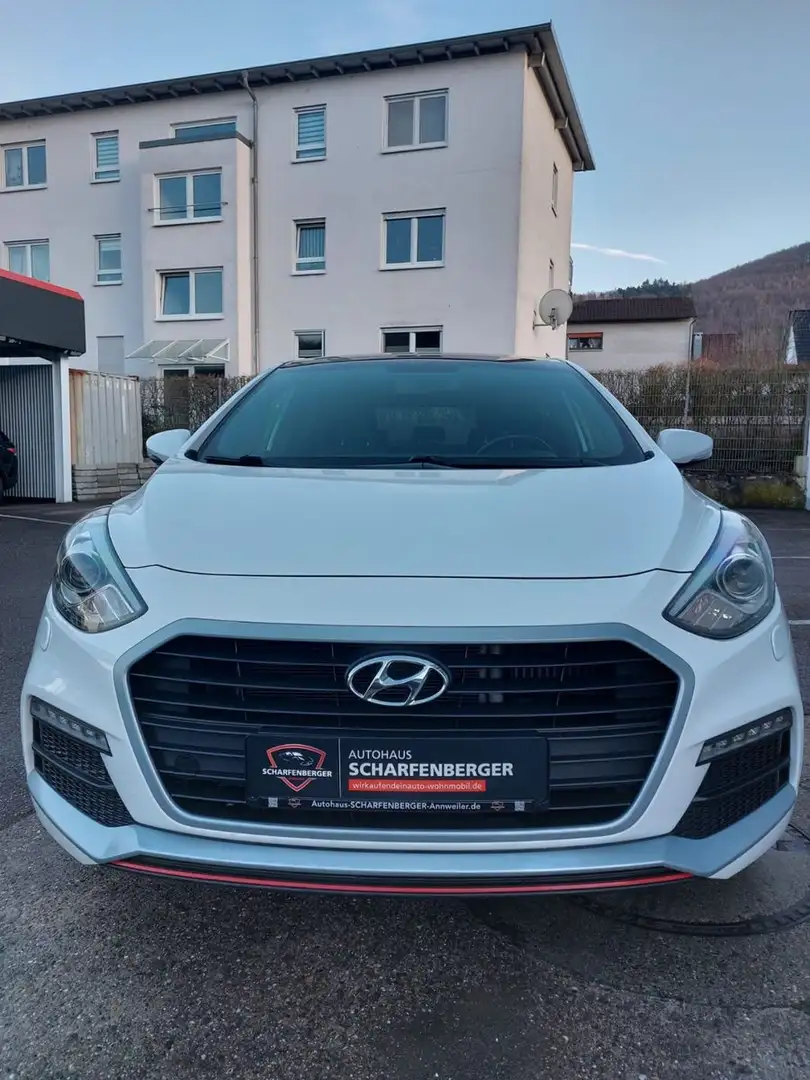 Hyundai i30 Turbo+PANO+SITZ+LENKH.+8Fach+V.Historie Weiß - 2