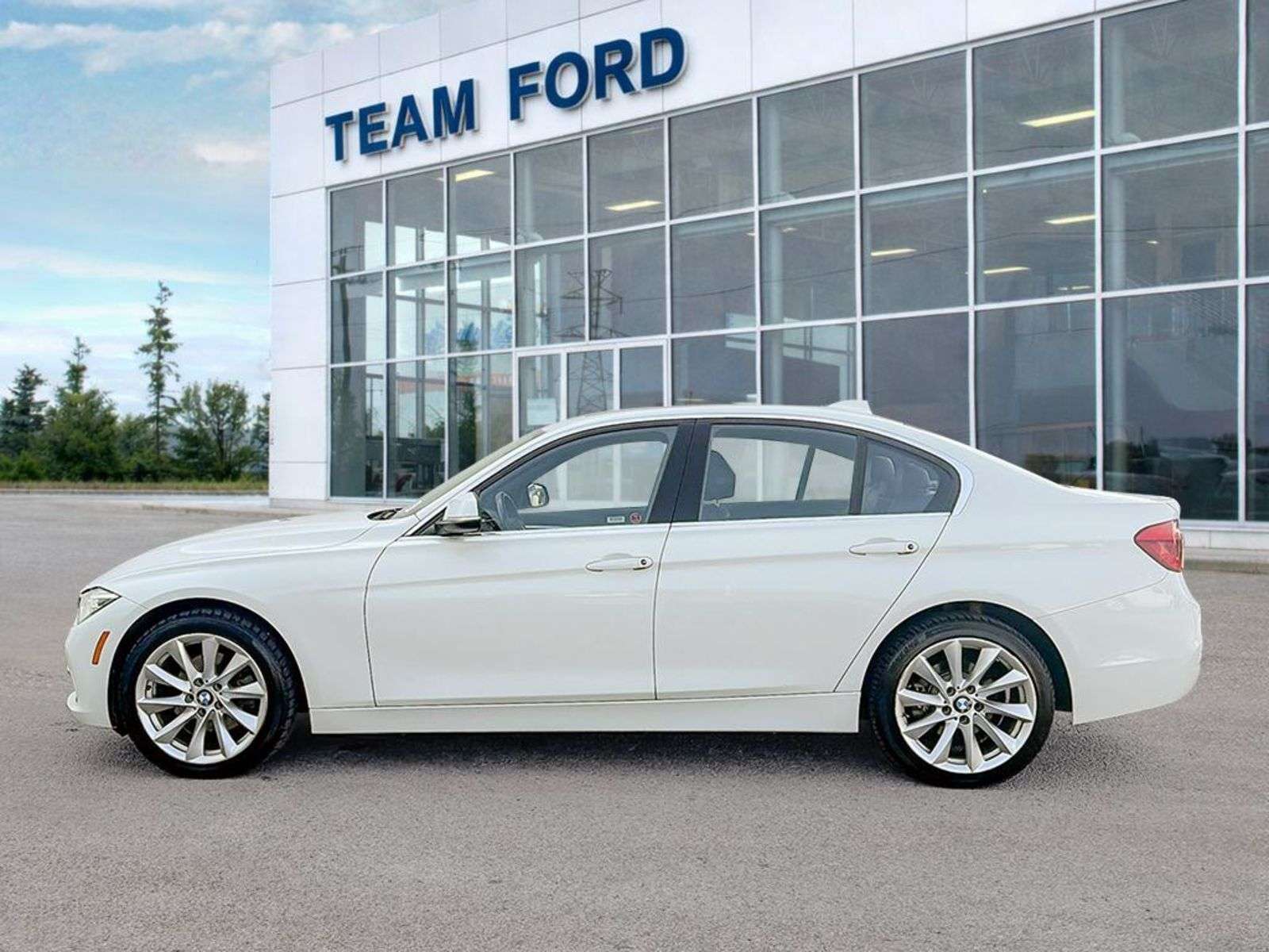 2017 BMW 3 Series 330I XDRIVE, 2.0L I-4 ENG, HEATED FRONT SEATS, DUA — снимка 1