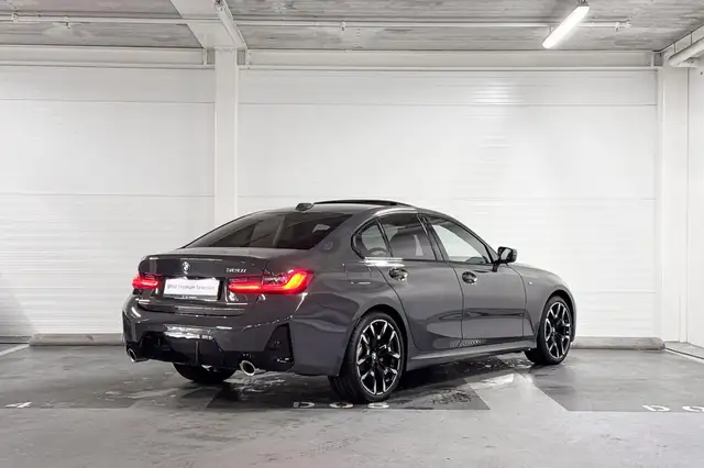 BMW 3 Series view 6