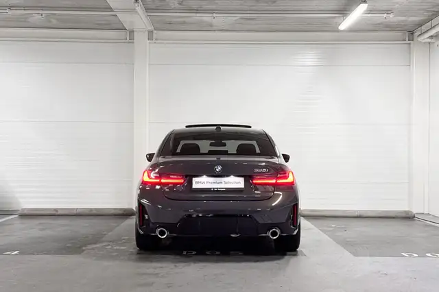 BMW 3 Series view 7