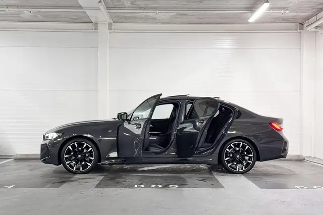 BMW 3 Series view 3