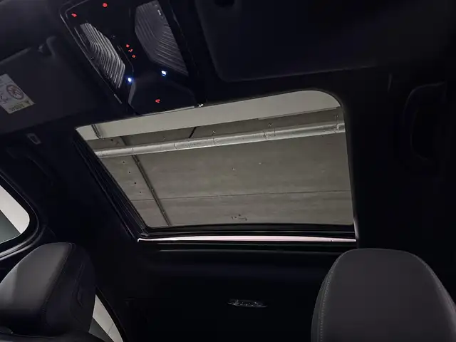 BMW 3 Series view 10