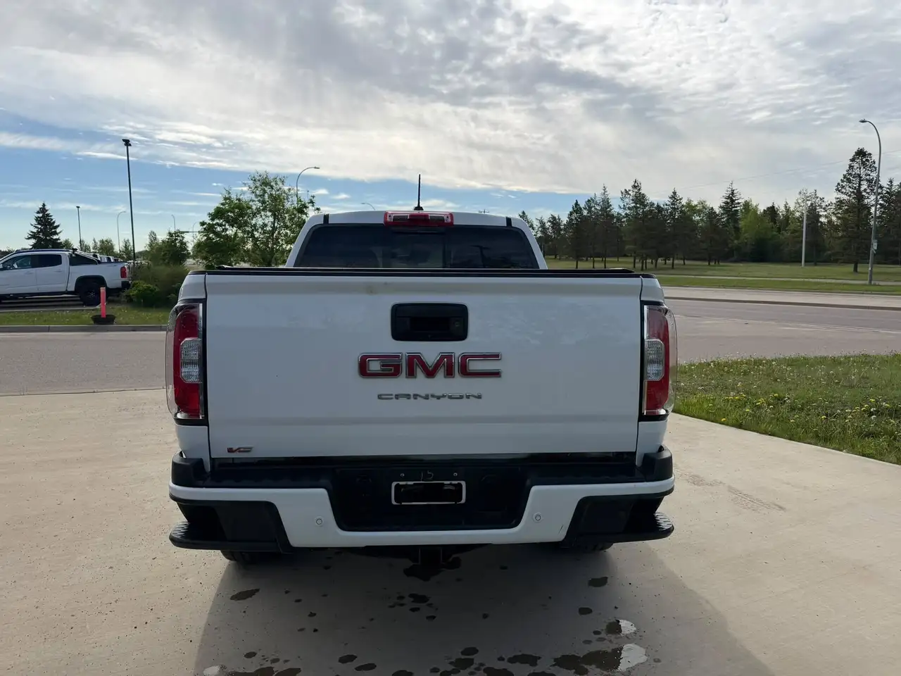 GMC Canyon photo GMC Canyon