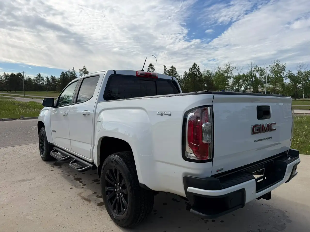 GMC Canyon photo GMC Canyon