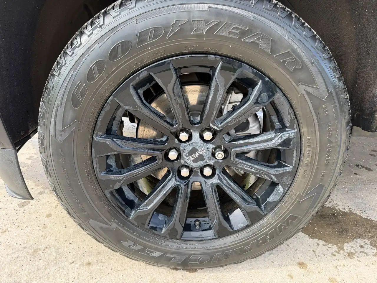 GMC Canyon photo GMC Canyon