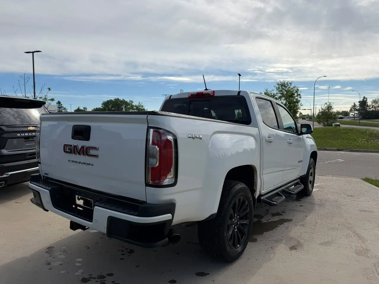 GMC Canyon photo GMC Canyon