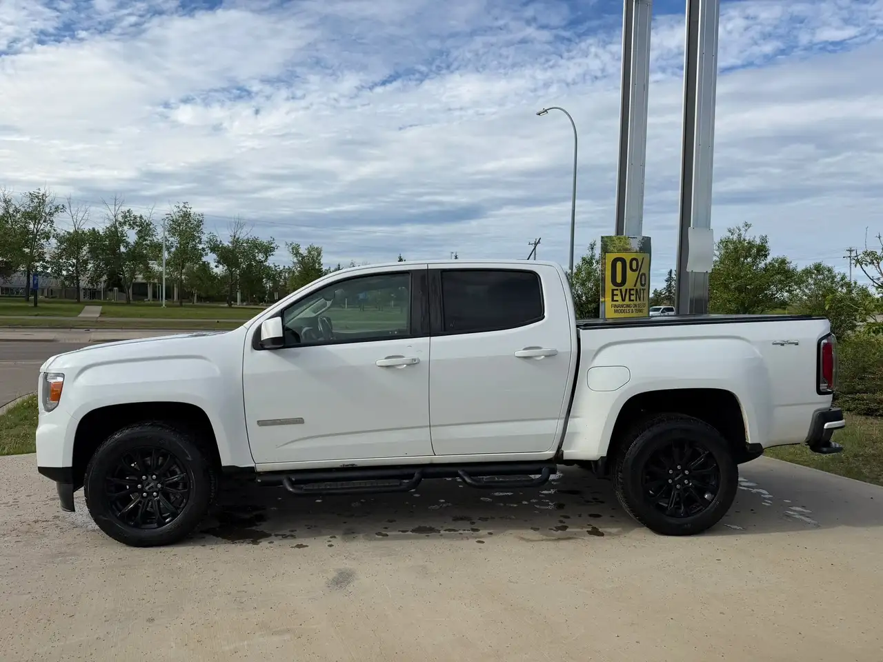 GMC Canyon photo GMC Canyon