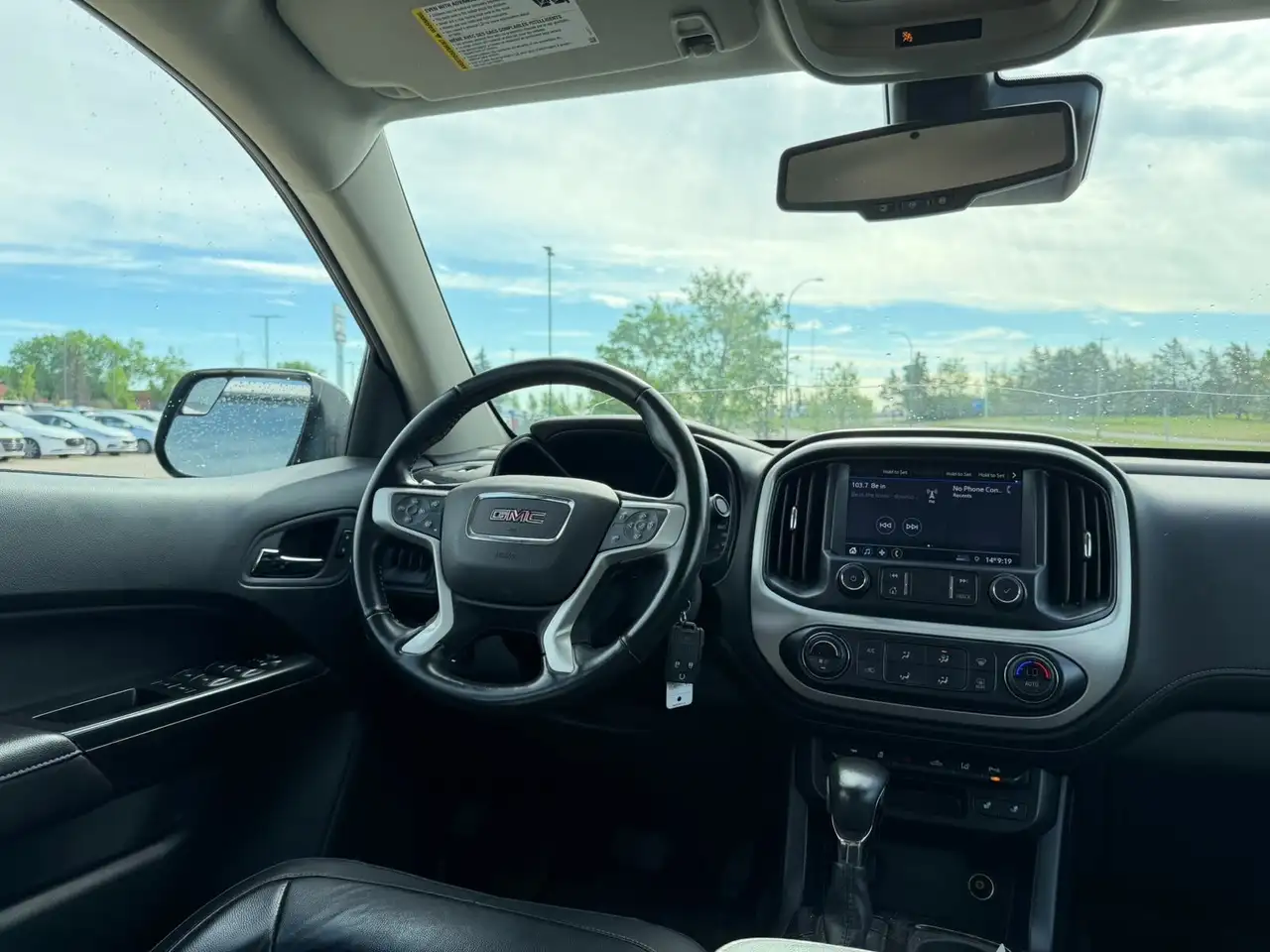 GMC Canyon photo GMC Canyon