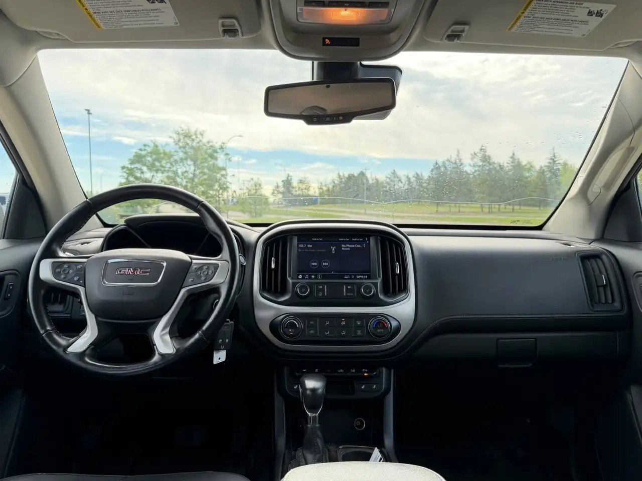 GMC Canyon photo GMC Canyon